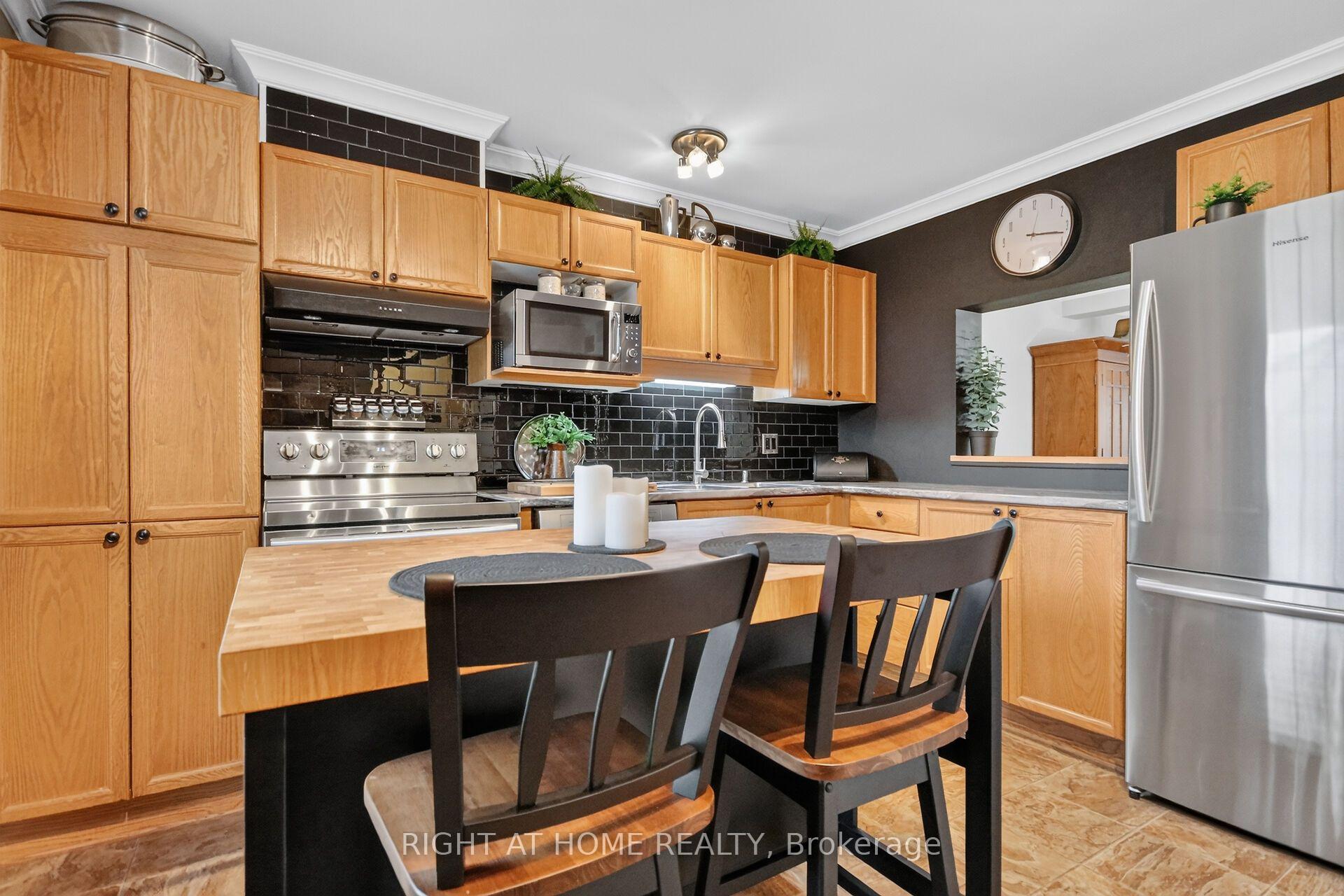 Photo 4 of 192 Monterey Drive, Ottawa, Leslie Park — HOMEH
