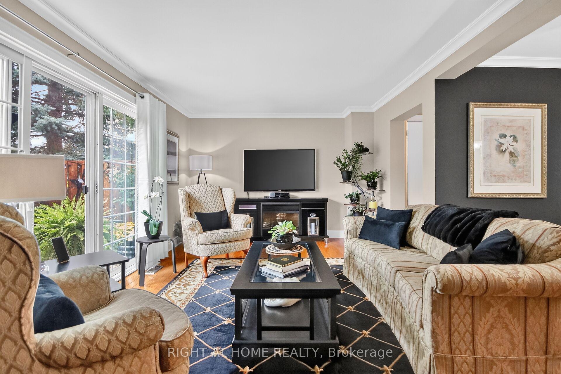 Photo 11 of 192 Monterey Drive, Ottawa, Leslie Park — HOMEH