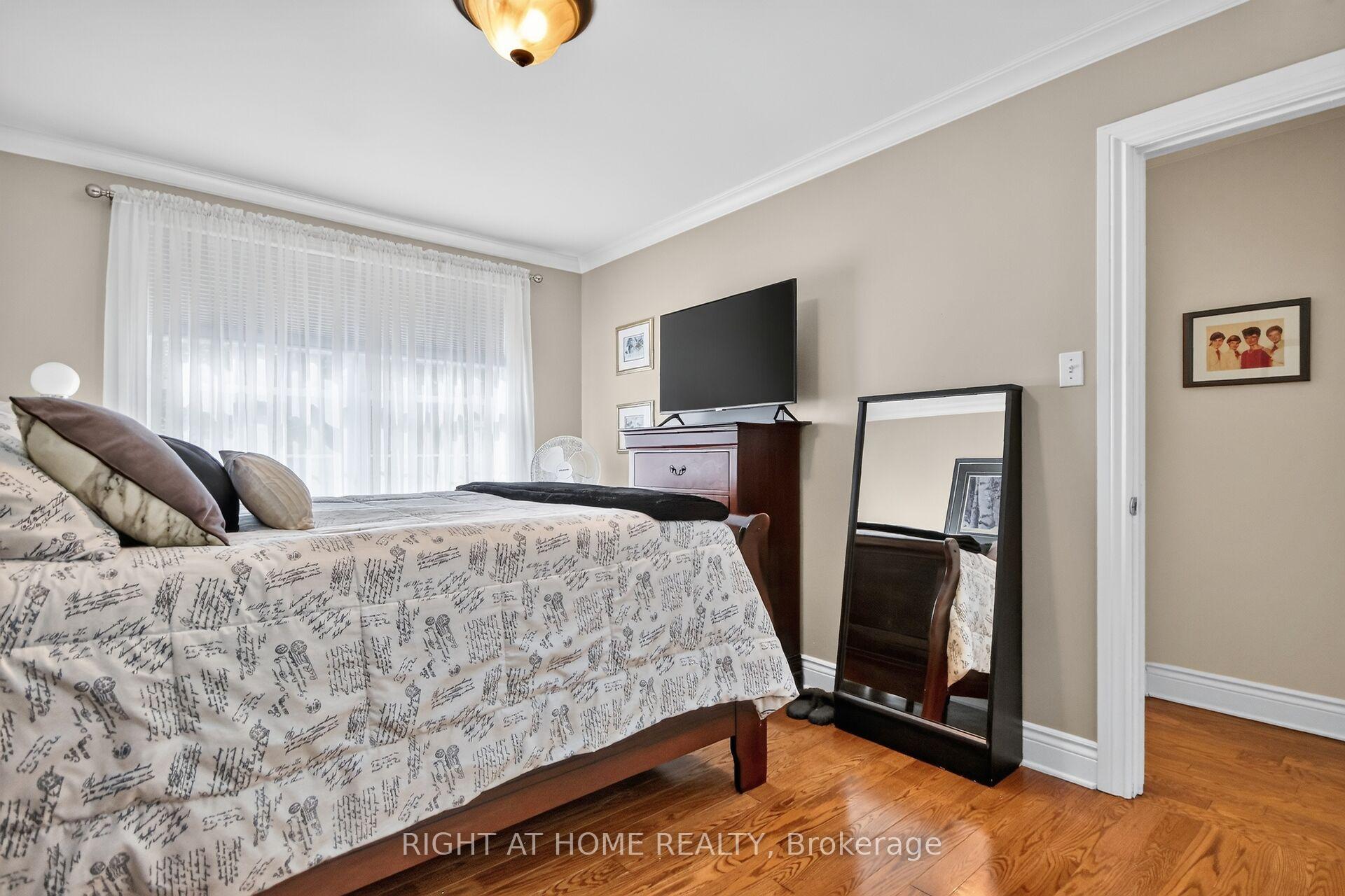 Photo 22 of 192 Monterey Drive, Ottawa, Leslie Park — HOMEH