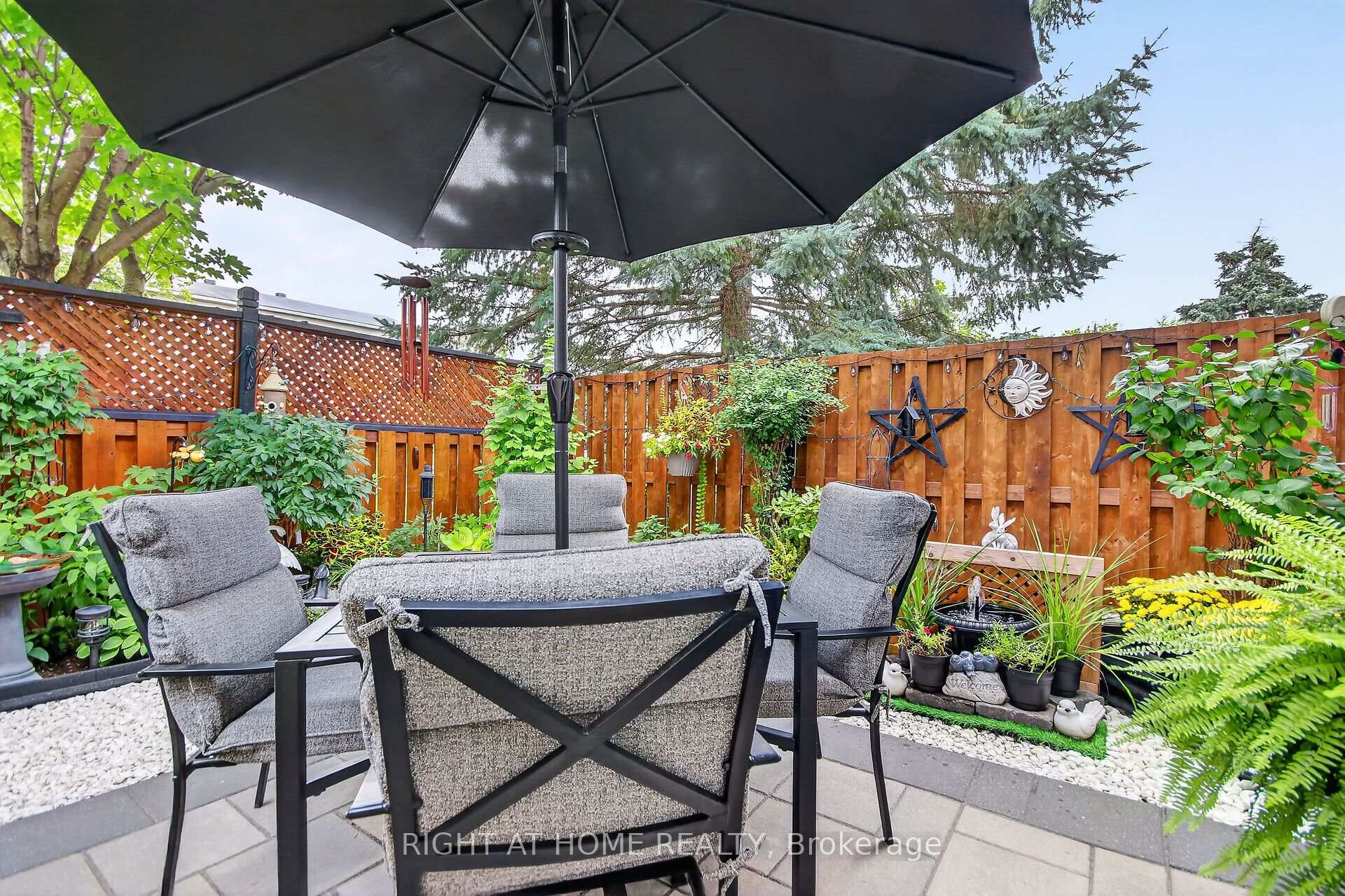 Photo 33 of 192 Monterey Drive, Ottawa, Leslie Park — HOMEH