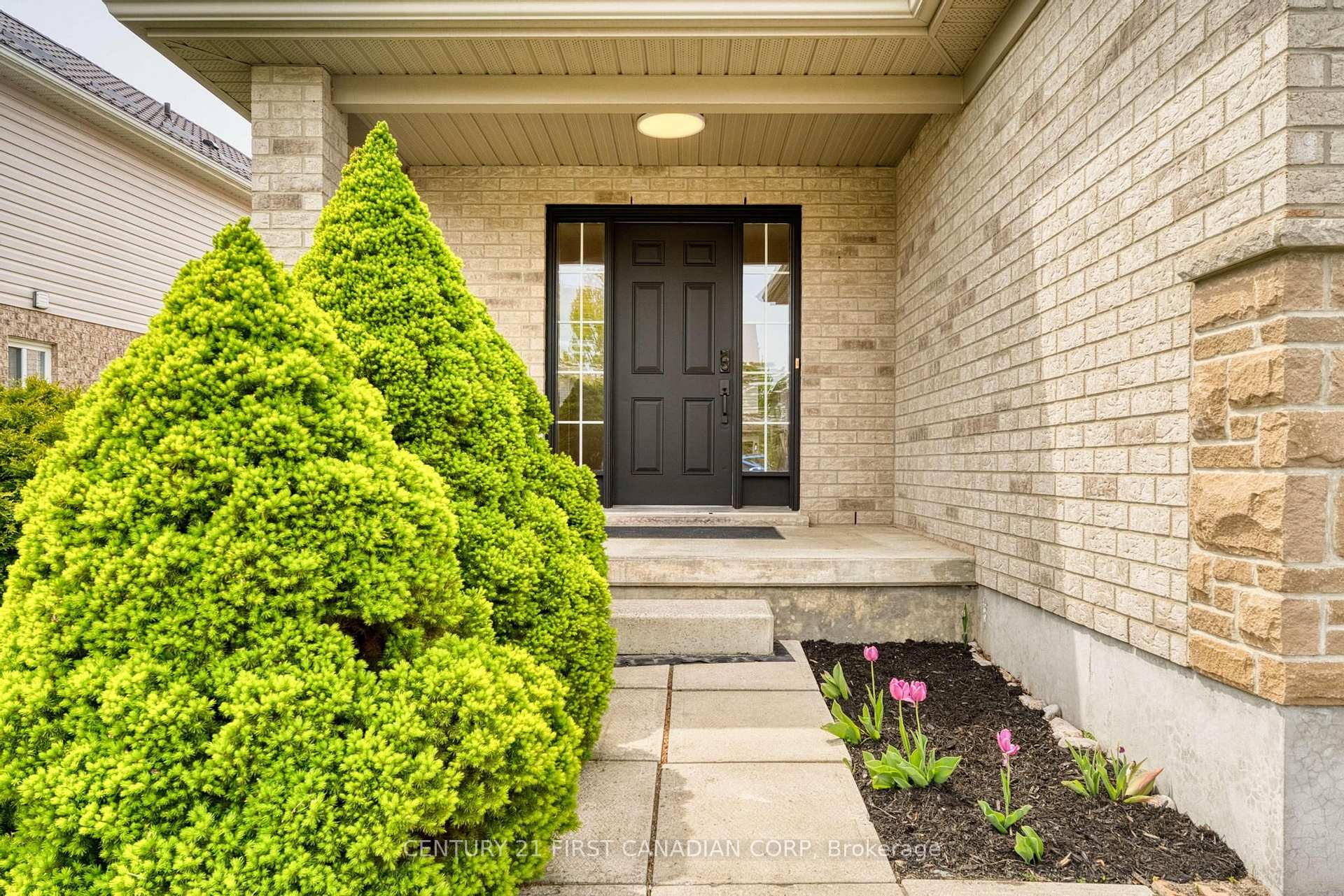 Photo 2 of 799 Oakcrossing Road, London, North M — HOMEH