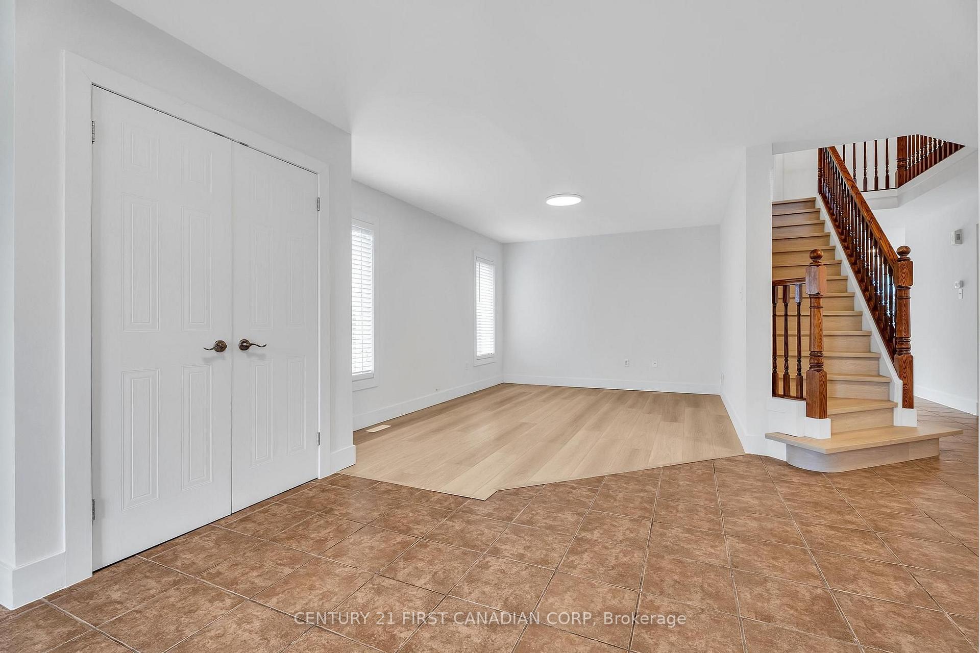 Photo 3 of 799 Oakcrossing Road, London, North M — HOMEH