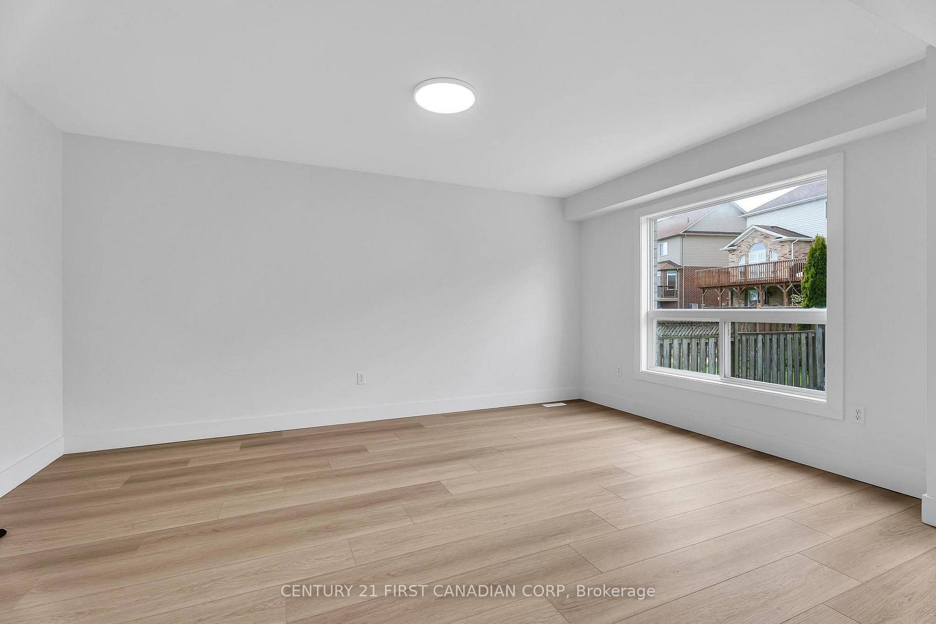 Photo 17 of 799 Oakcrossing Road, London, North M — HOMEH