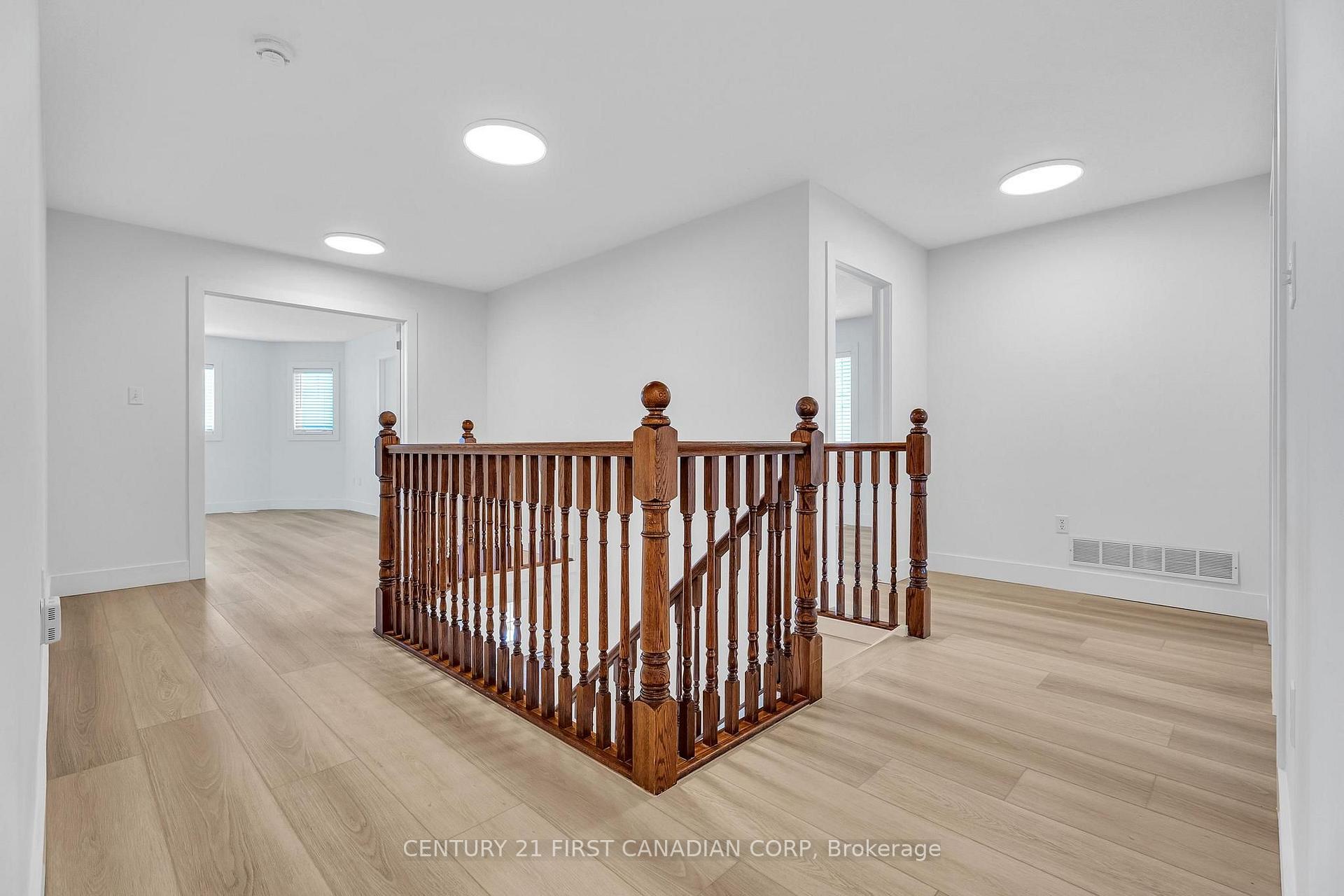 Photo 20 of 799 Oakcrossing Road, London, North M — HOMEH