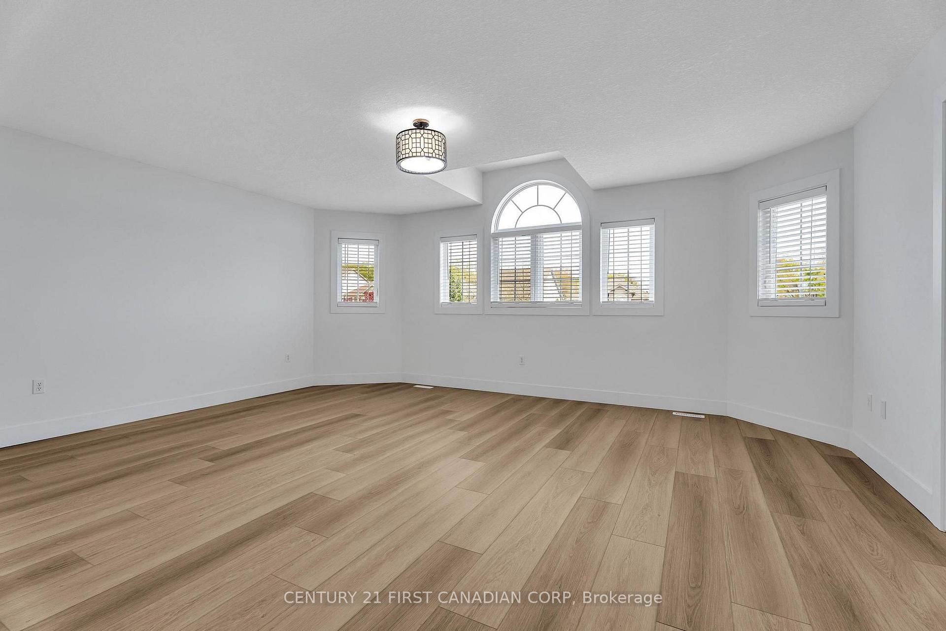 Photo 21 of 799 Oakcrossing Road, London, North M — HOMEH