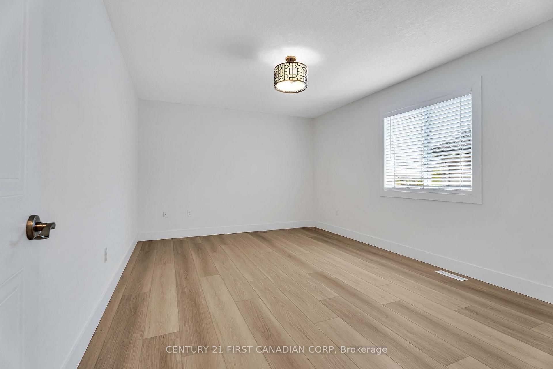 Photo 27 of 799 Oakcrossing Road, London, North M — HOMEH