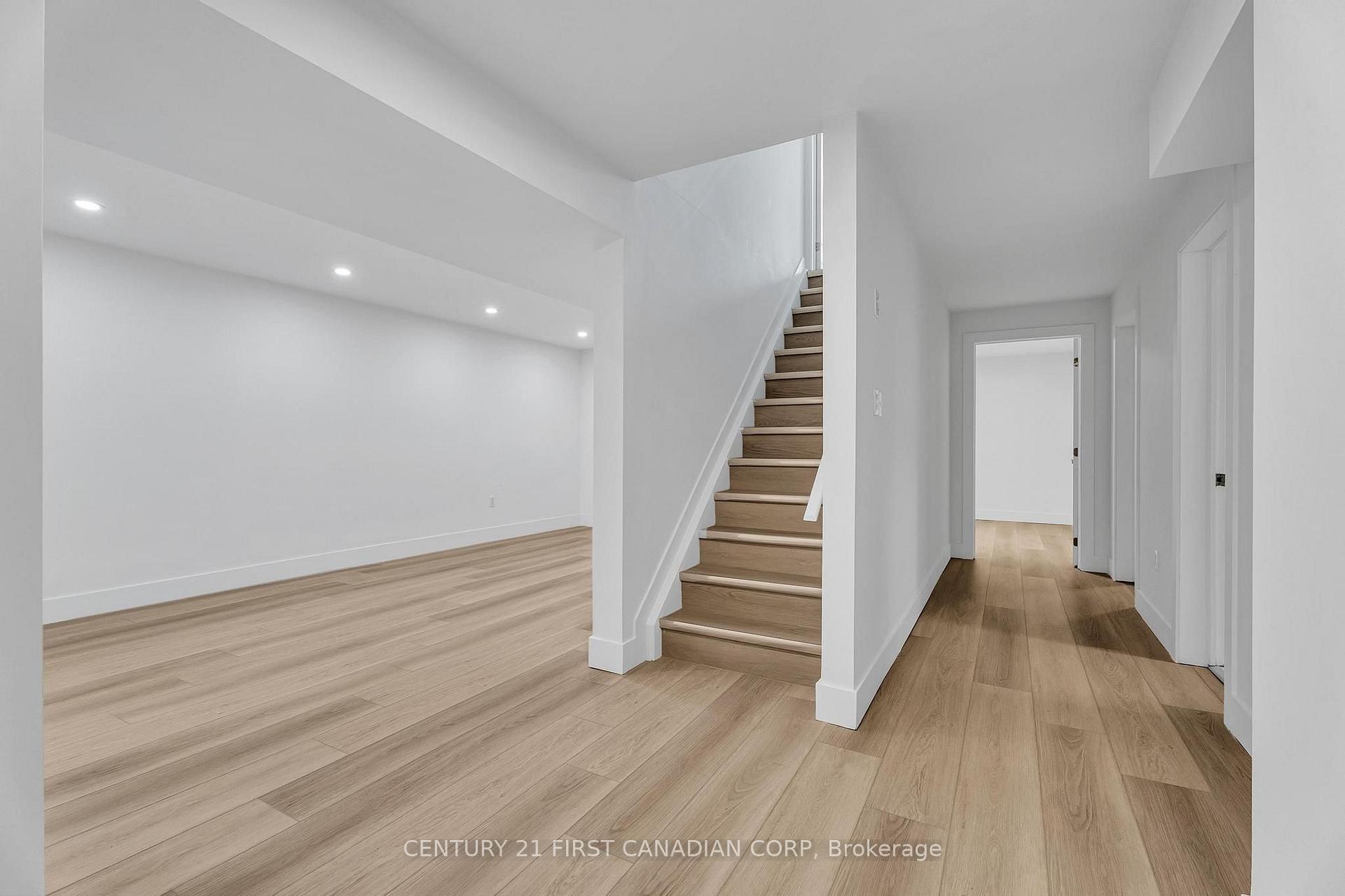 Photo 33 of 799 Oakcrossing Road, London, North M — HOMEH