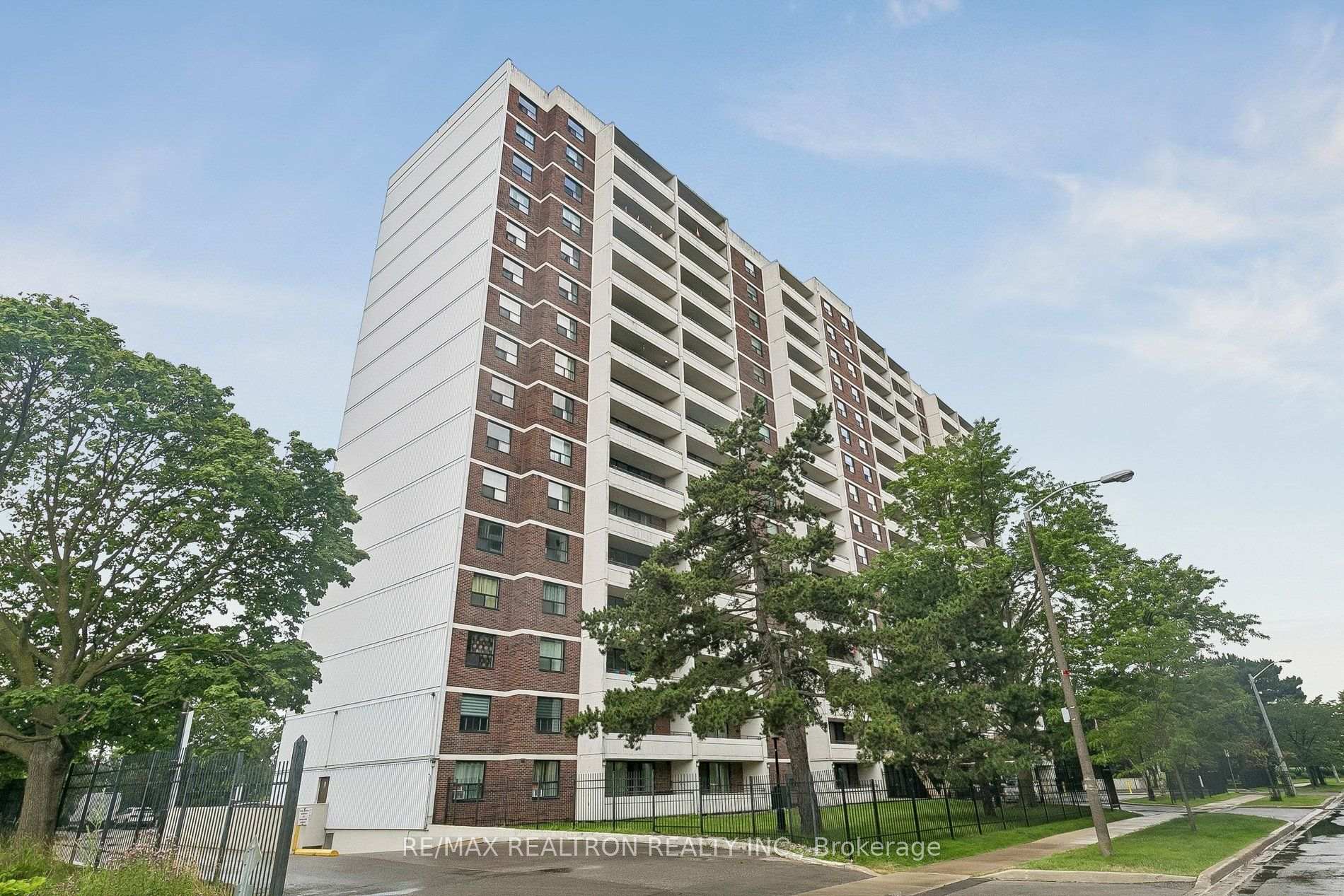 Photo 2 of Unit 205, 101 Prudential Drive, Scarborough, Dorset Park — HOMEH