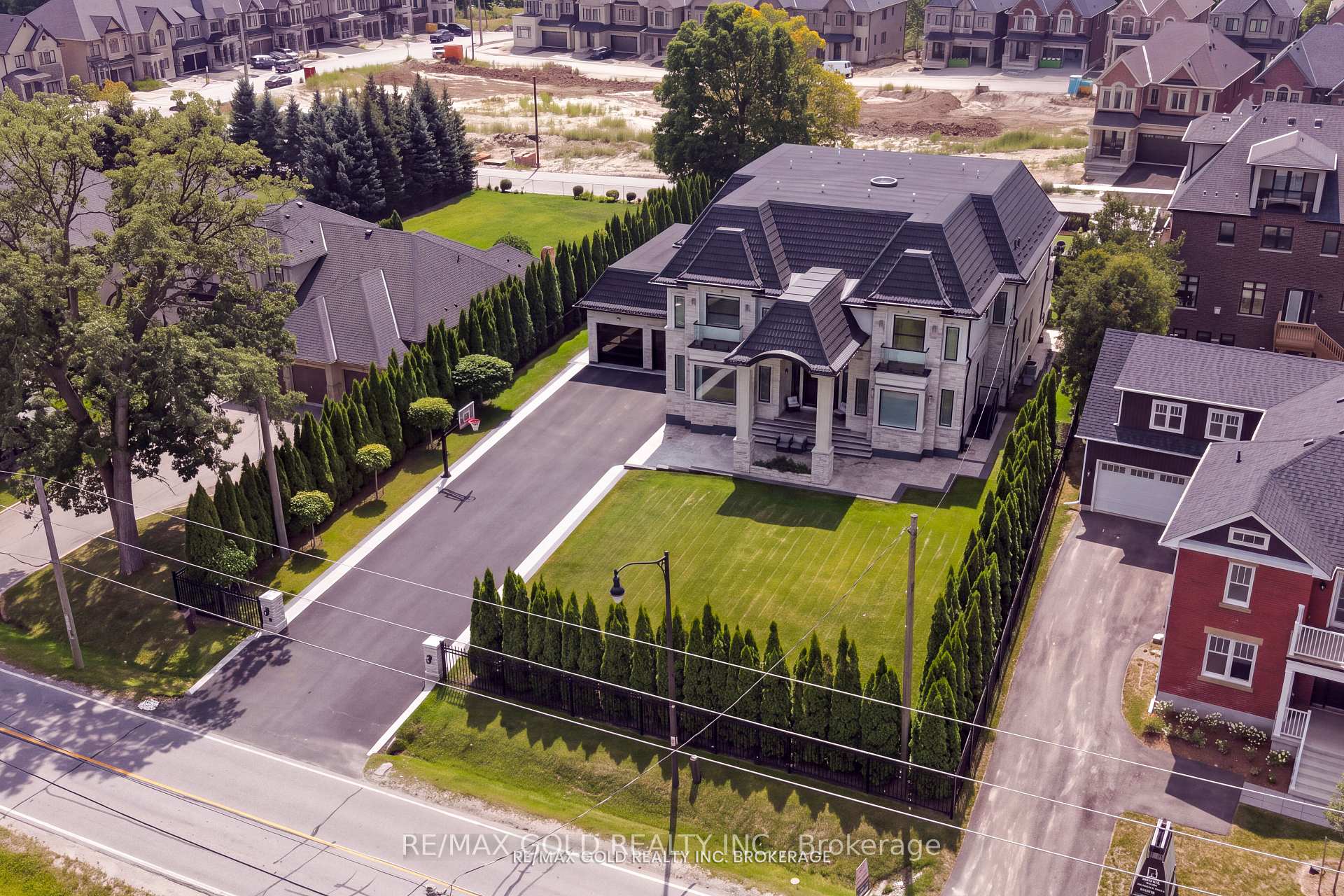 Photo 3 of 8930 Creditview Crescent, Brampton, Credit Valley — HOMEH