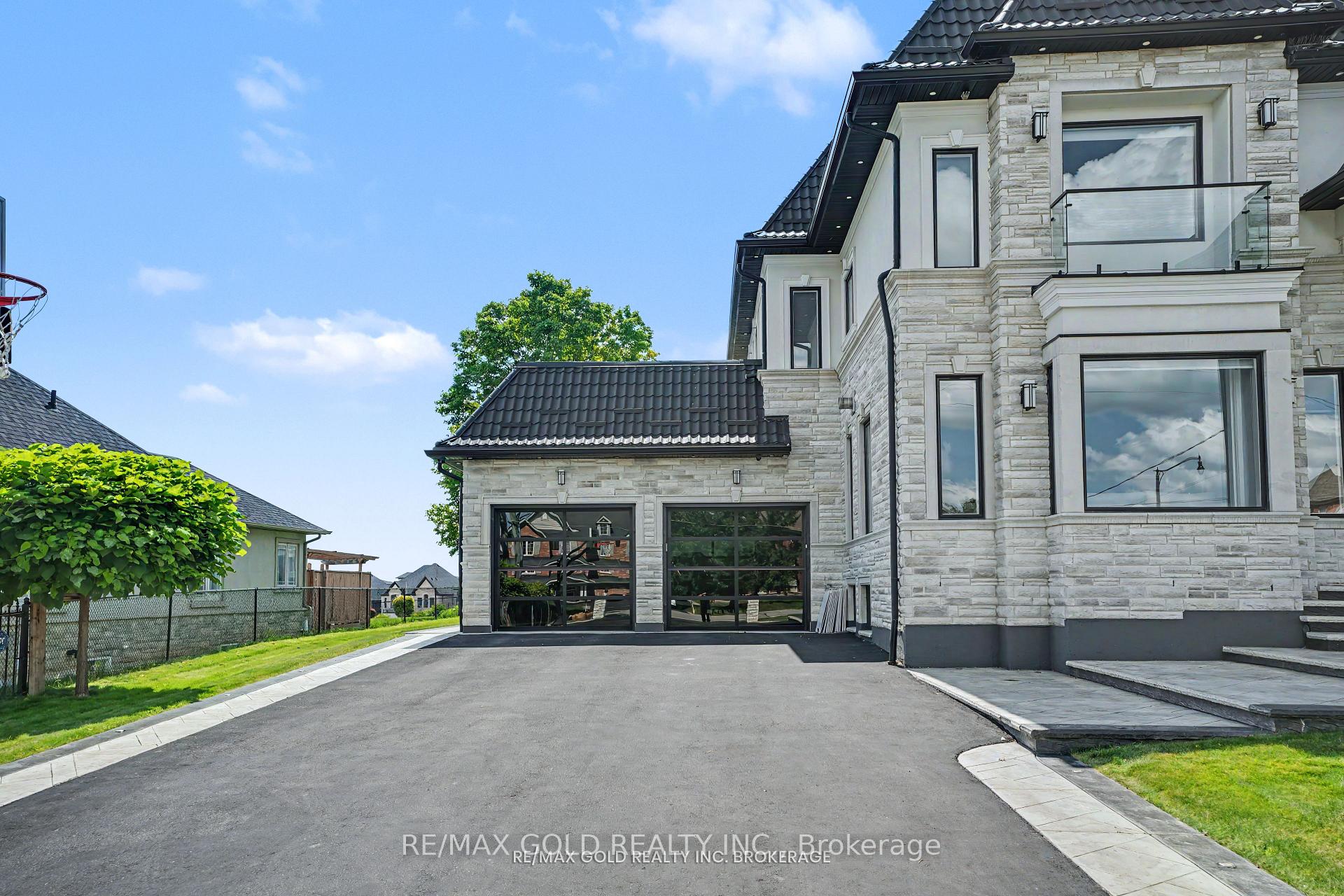 Photo 8 of 8930 Creditview Crescent, Brampton, Credit Valley — HOMEH