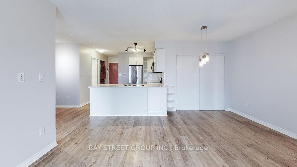 Photo 3 of Unit 1701, 7 Lorraine Drive, North York, Willowdale West — HOMEH
