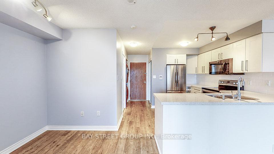 Photo 4 of Unit 1701, 7 Lorraine Drive, North York, Willowdale West — HOMEH