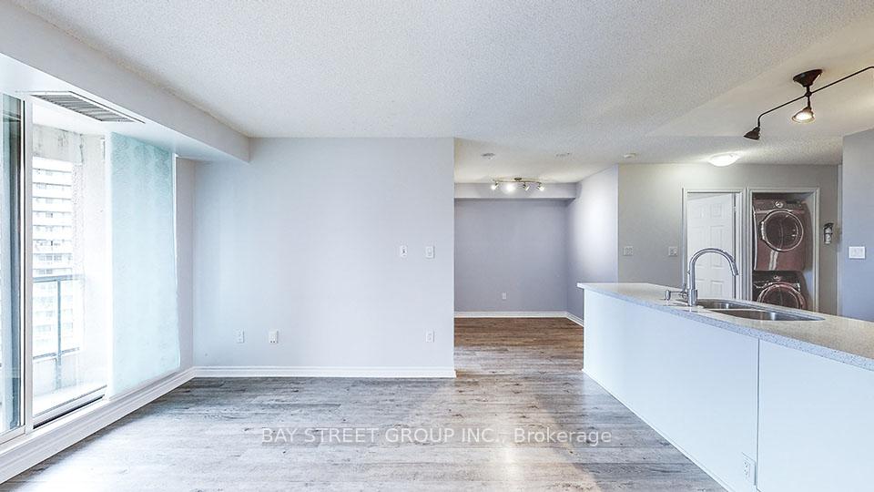 Photo 5 of Unit 1701, 7 Lorraine Drive, North York, Willowdale West — HOMEH
