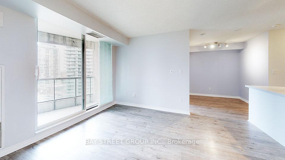 Photo 6 of Unit 1701, 7 Lorraine Drive, North York, Willowdale West — HOMEH