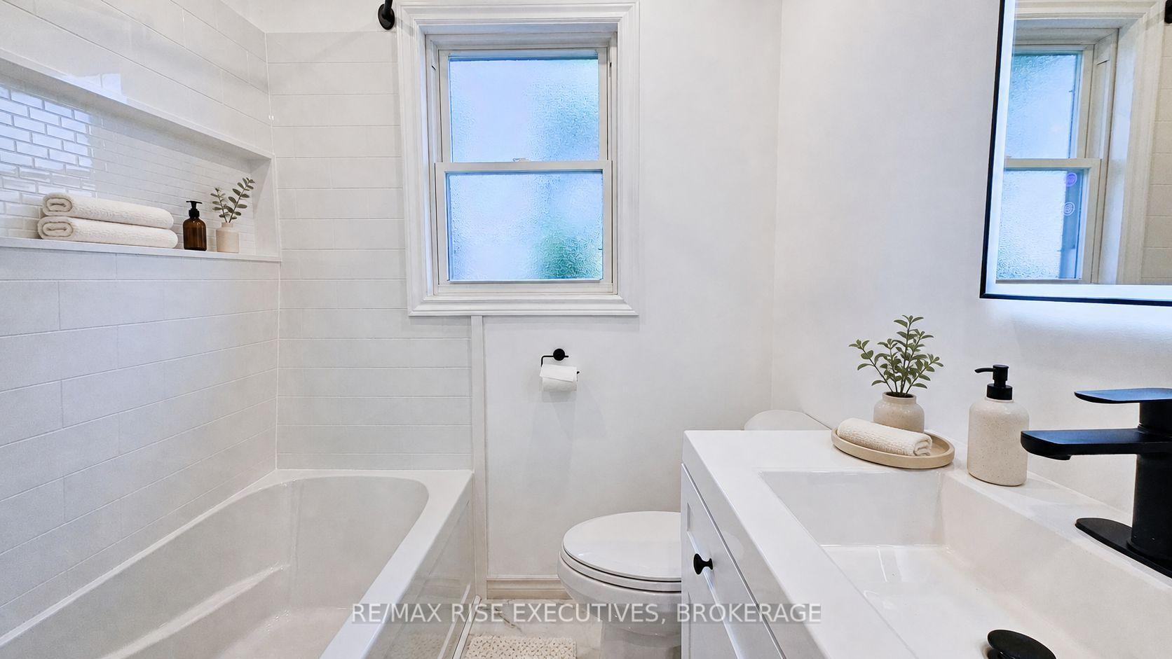 Photo 21 of 47 Henry Crescent, Loyalist, Amherstview — HOMEH