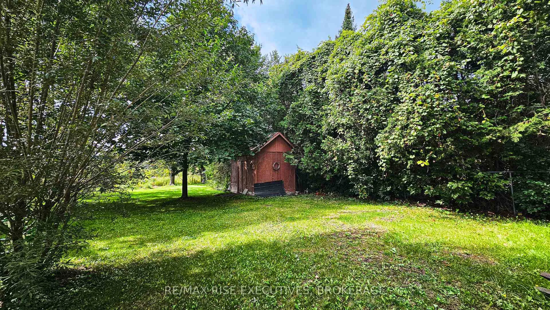Photo 31 of 47 Henry Crescent, Loyalist, Amherstview — HOMEH