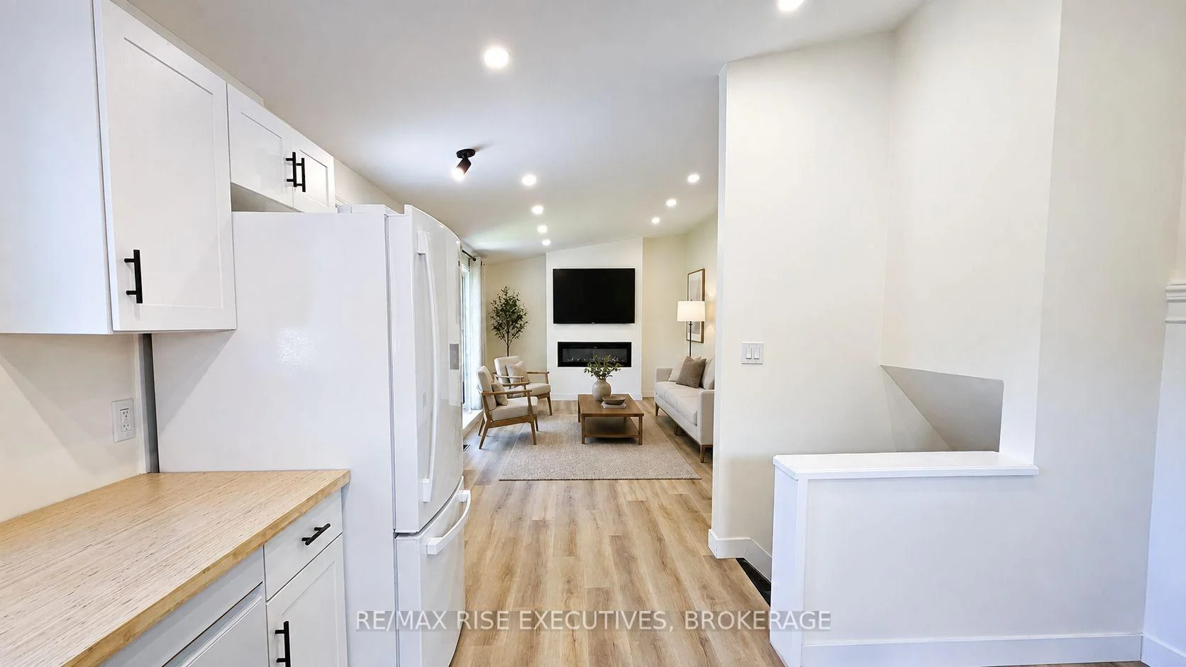 Photo 28 of 47 Henry Crescent, Loyalist, Amherstview — HOMEH