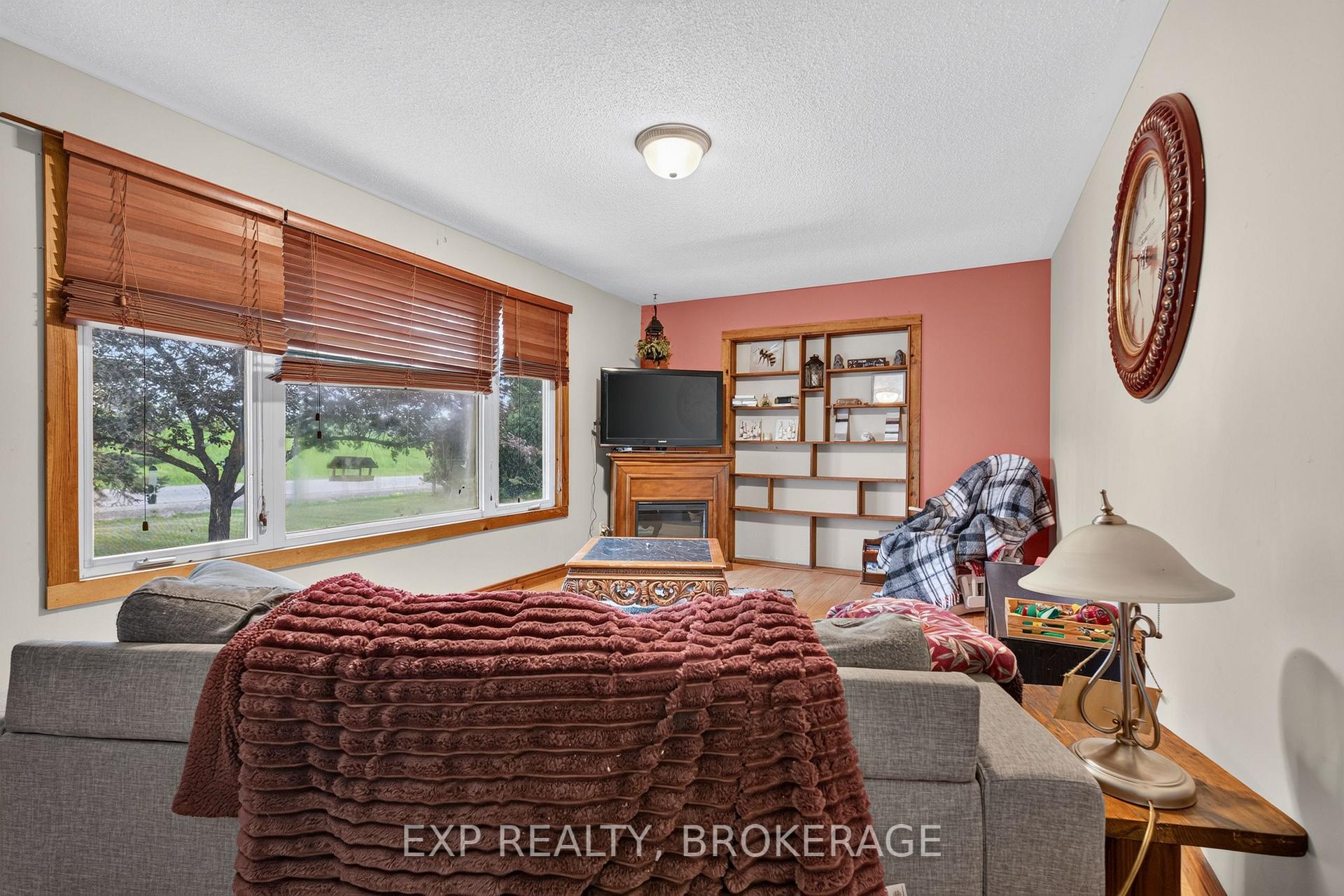 Photo 5 of 1664 Wallbridge Loyalist Road, Quinte West, Sidney Ward — HOMEH