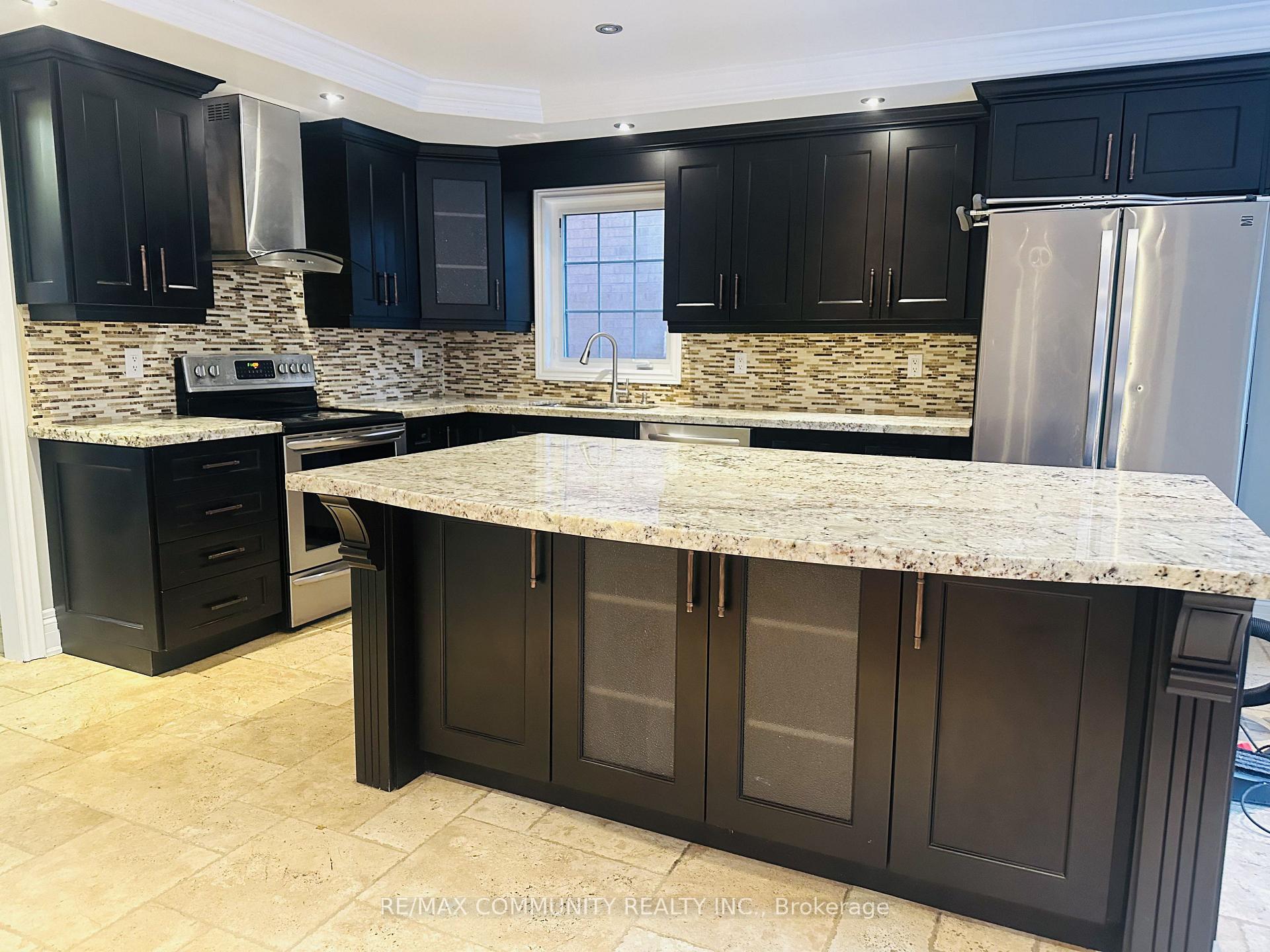Photo 3 of 53 Hood Crescent, Brampton, Fletcher's West — HOMEH