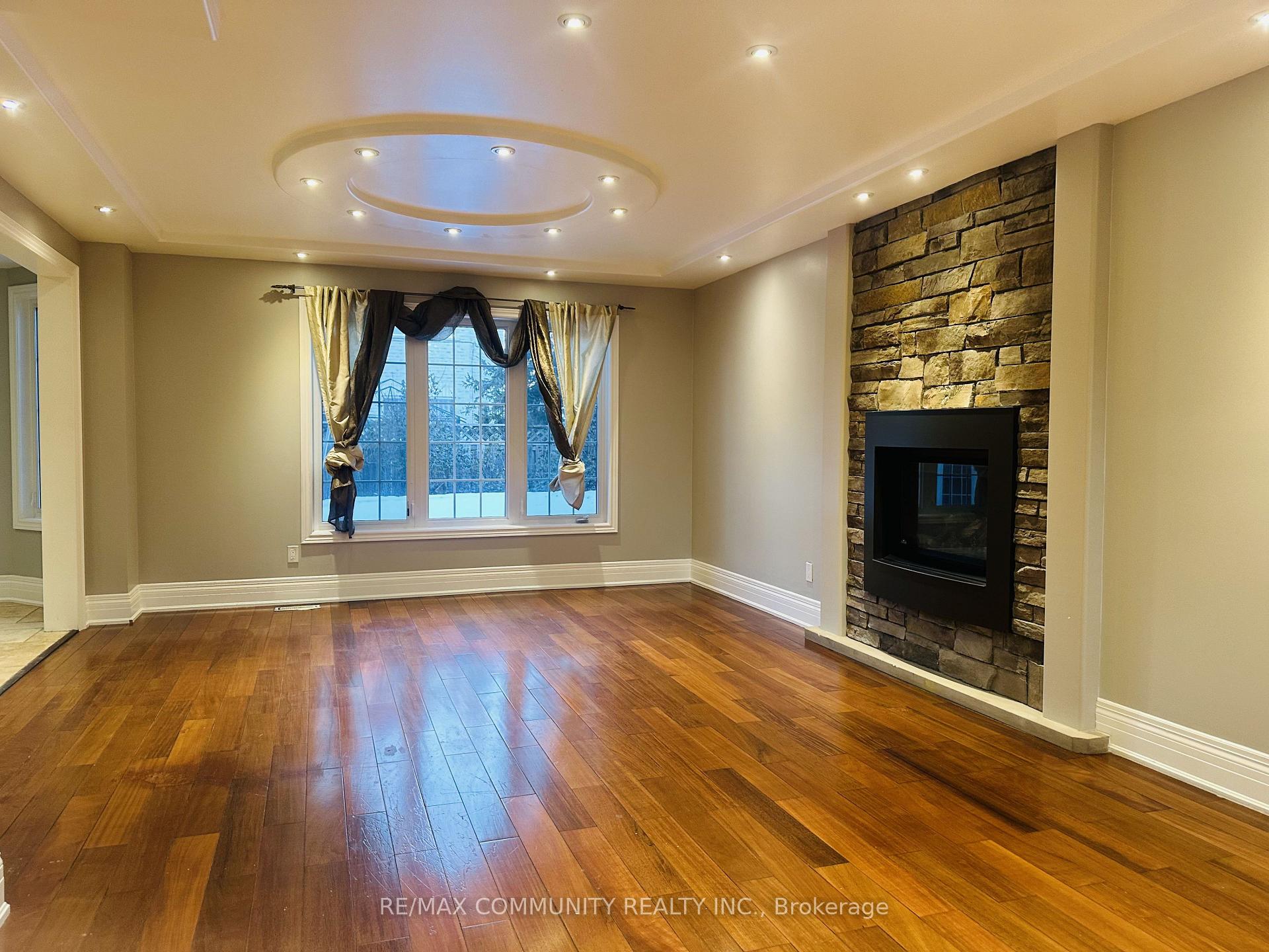 Photo 4 of 53 Hood Crescent, Brampton, Fletcher's West — HOMEH