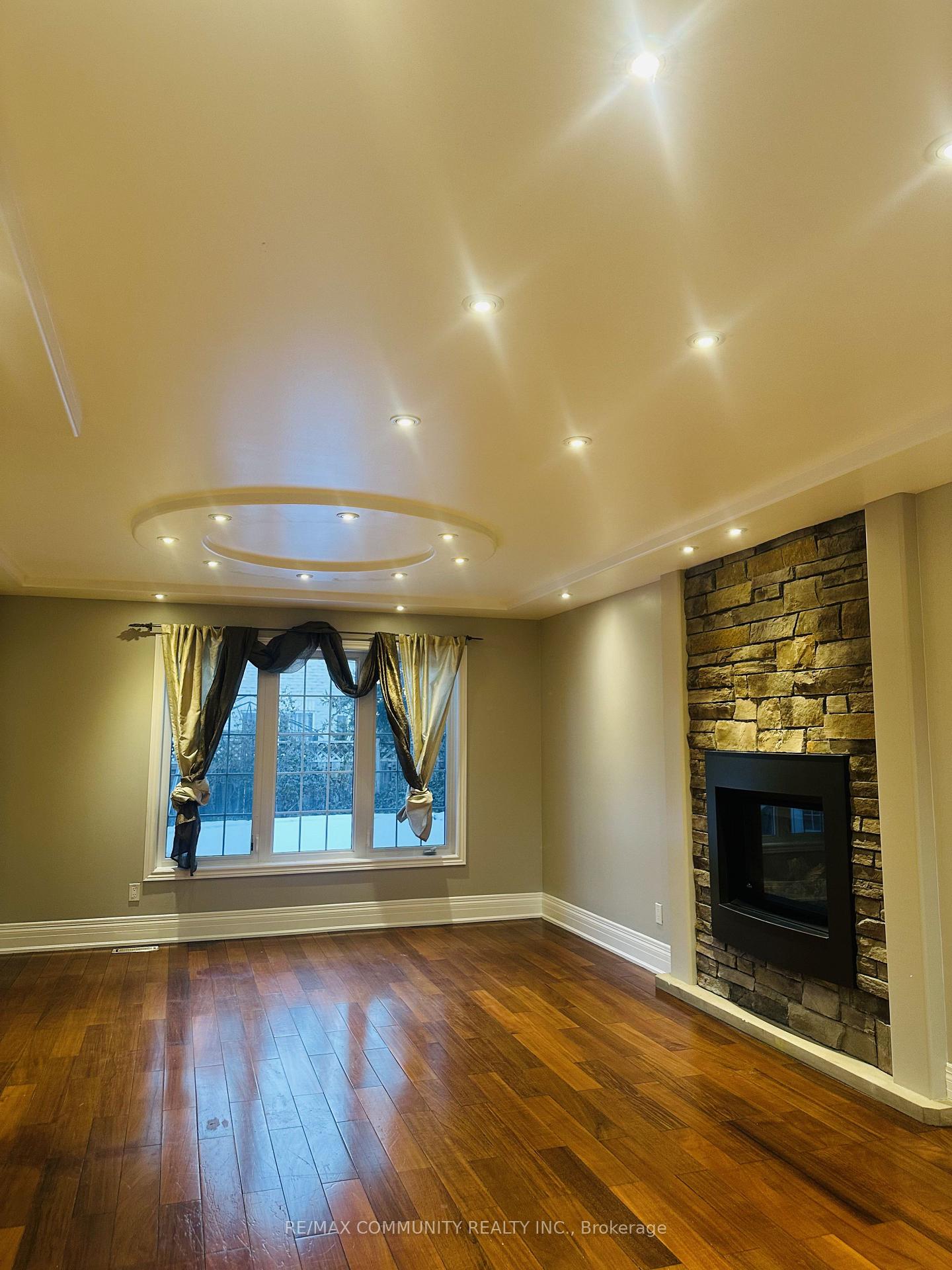 Photo 5 of 53 Hood Crescent, Brampton, Fletcher's West — HOMEH