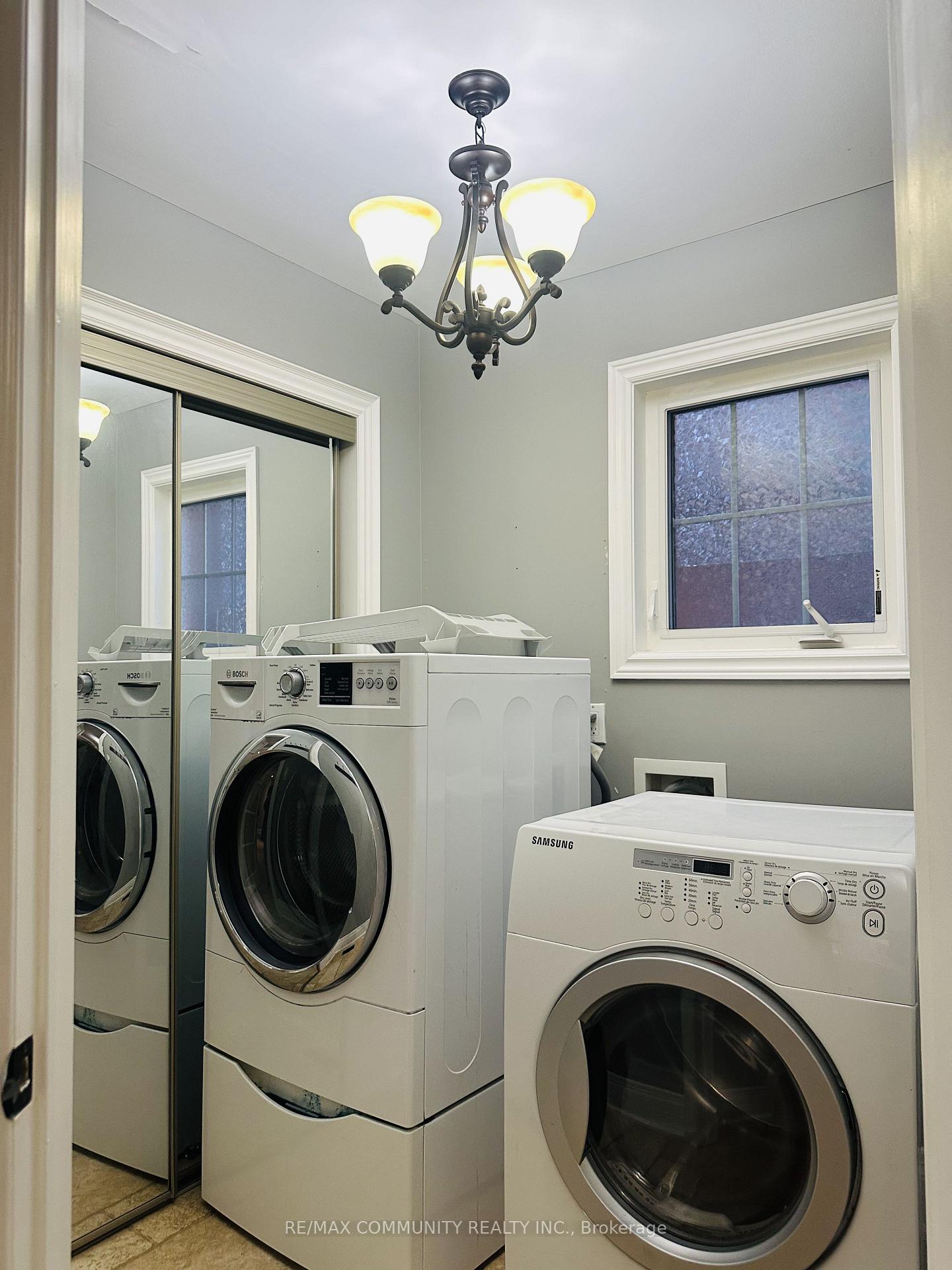 Photo 15 of 53 Hood Crescent, Brampton, Fletcher's West — HOMEH