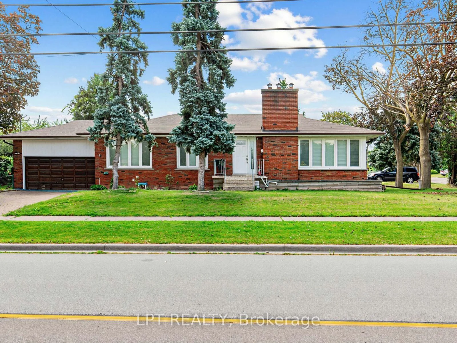 Photo 1 of 27 Kingsview Boulevard, Etobicoke, Kingsview Village-The Westway — HOMEH