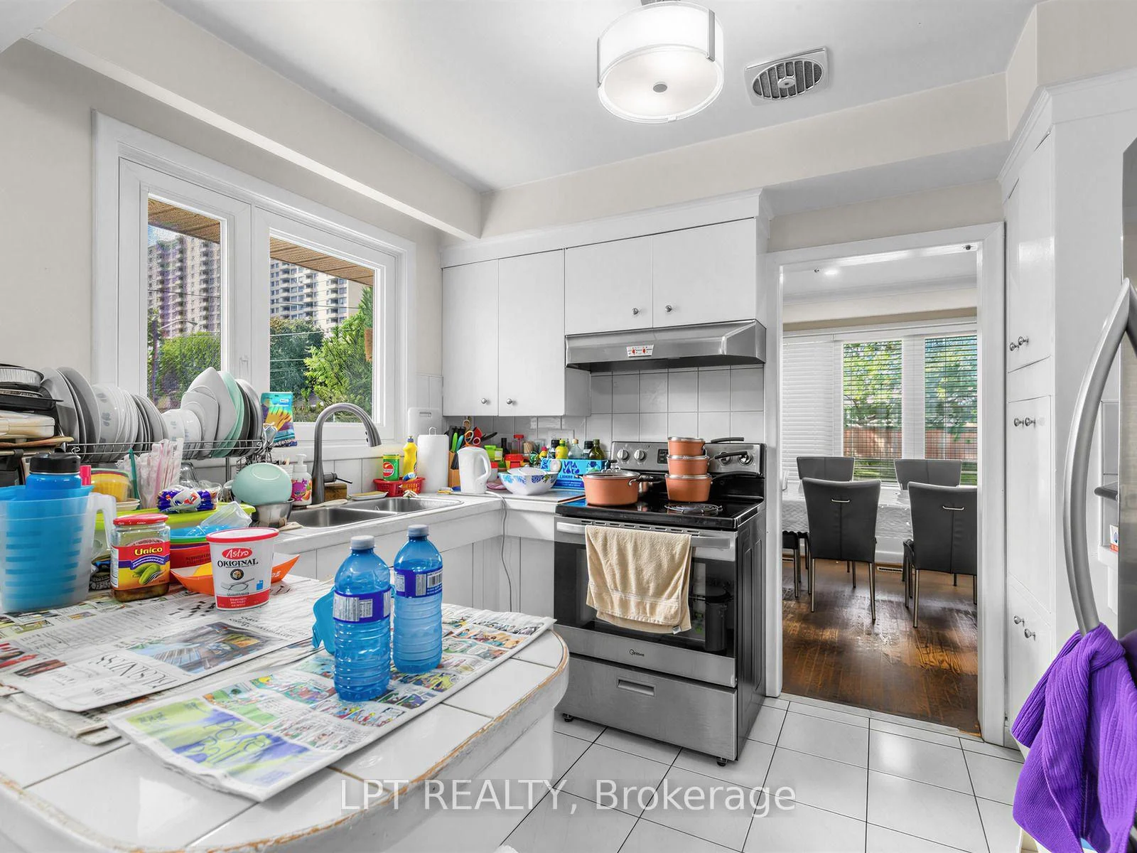 Photo 7 of 27 Kingsview Boulevard, Etobicoke, Kingsview Village-The Westway — HOMEH
