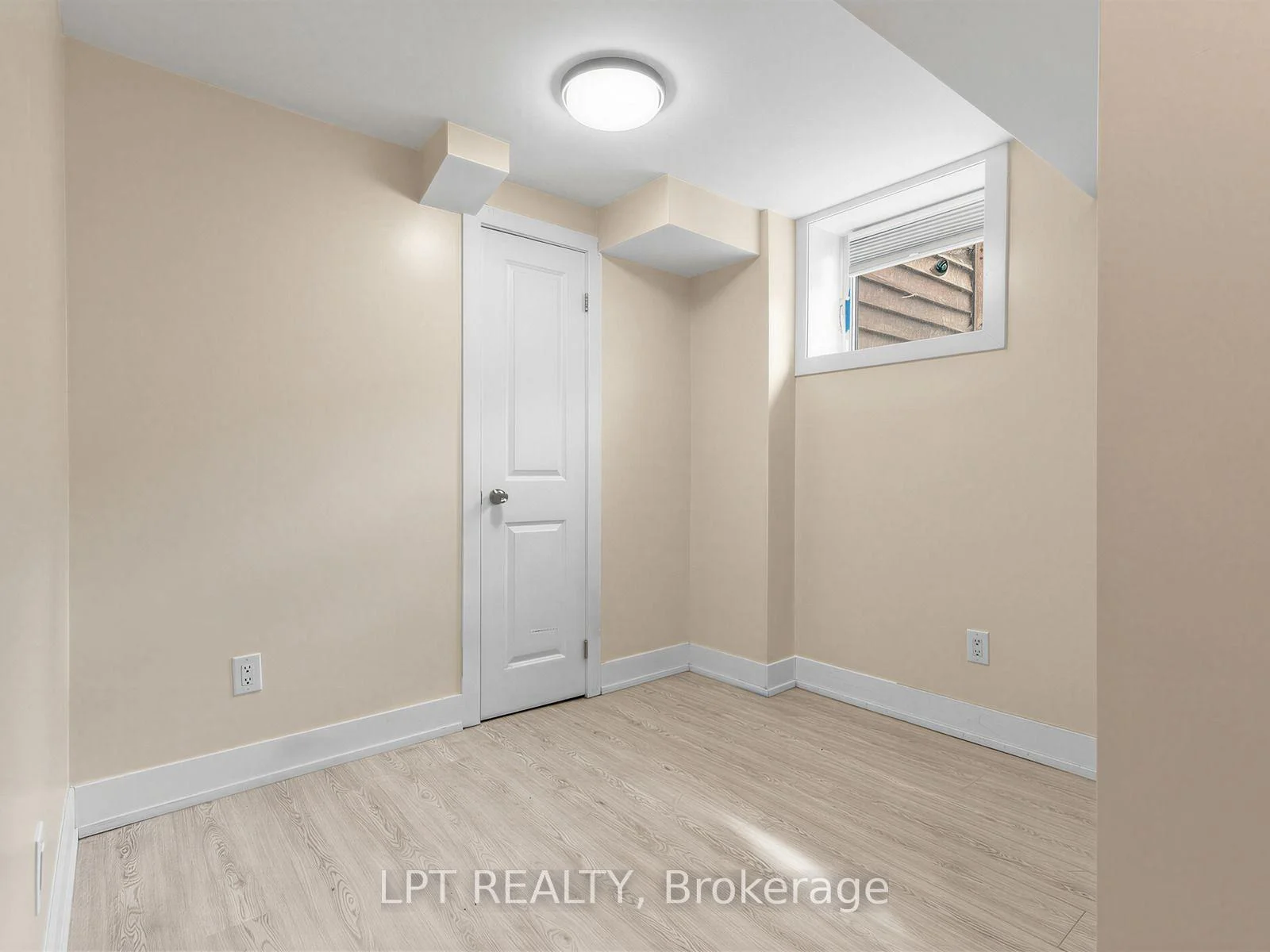 Photo 19 of 27 Kingsview Boulevard, Etobicoke, Kingsview Village-The Westway — HOMEH
