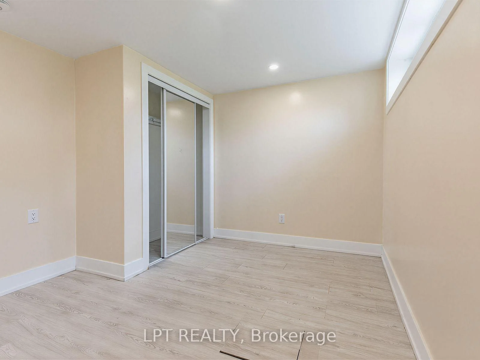 Photo 20 of 27 Kingsview Boulevard, Etobicoke, Kingsview Village-The Westway — HOMEH