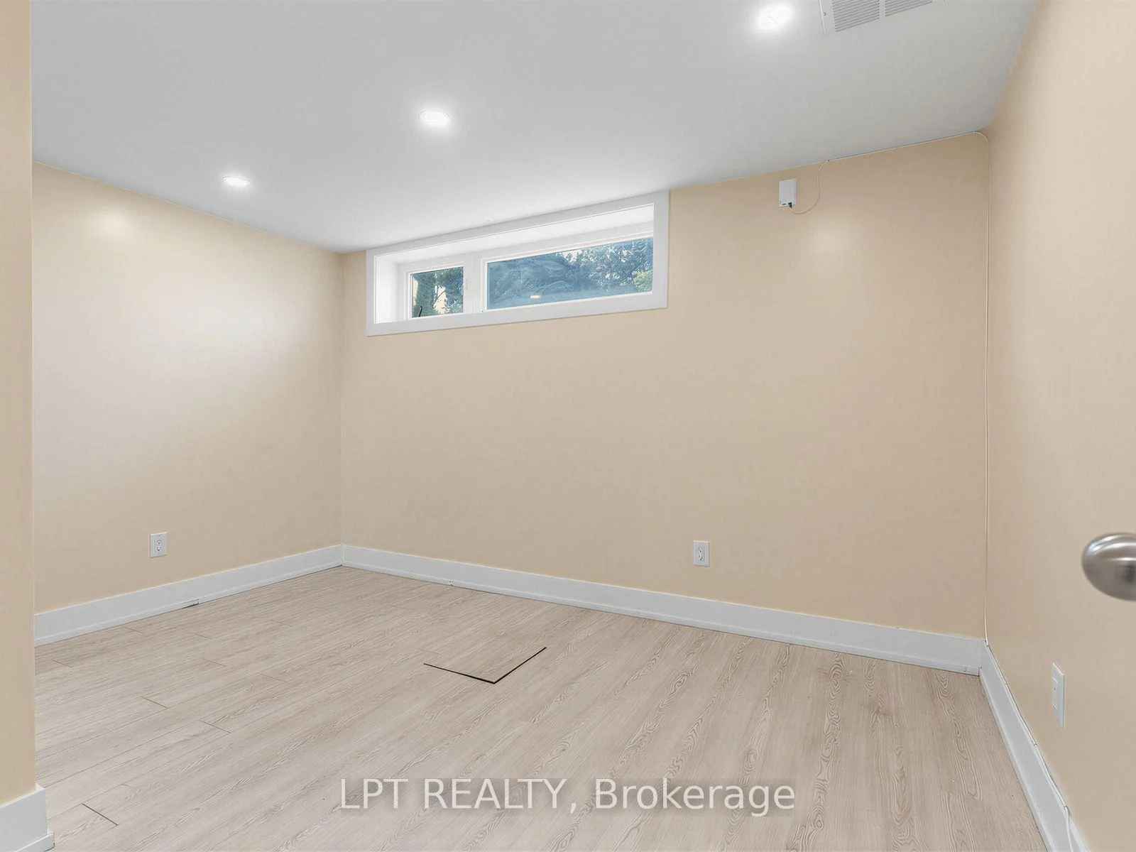 Photo 21 of 27 Kingsview Boulevard, Etobicoke, Kingsview Village-The Westway — HOMEH