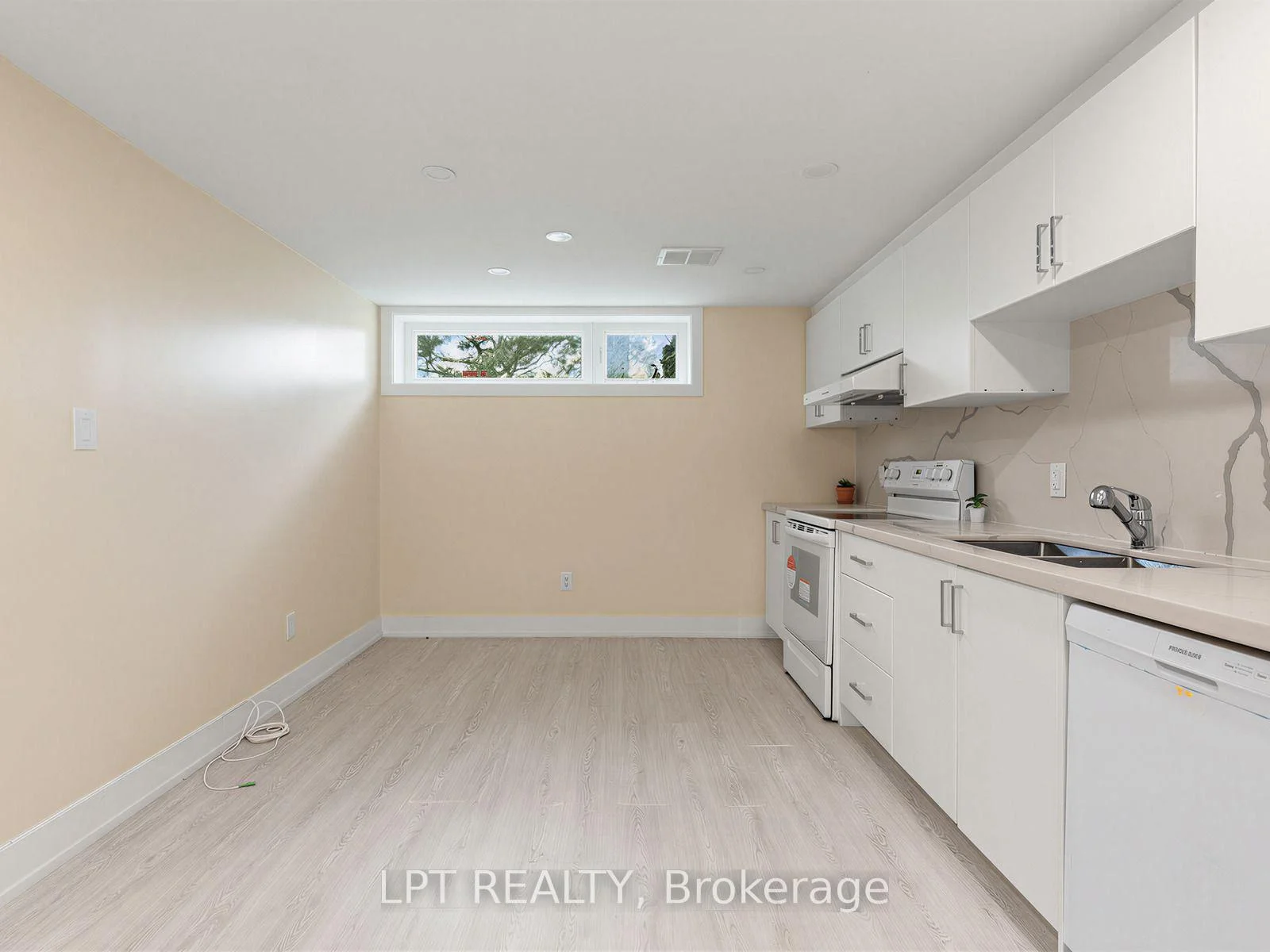 Photo 23 of 27 Kingsview Boulevard, Etobicoke, Kingsview Village-The Westway — HOMEH