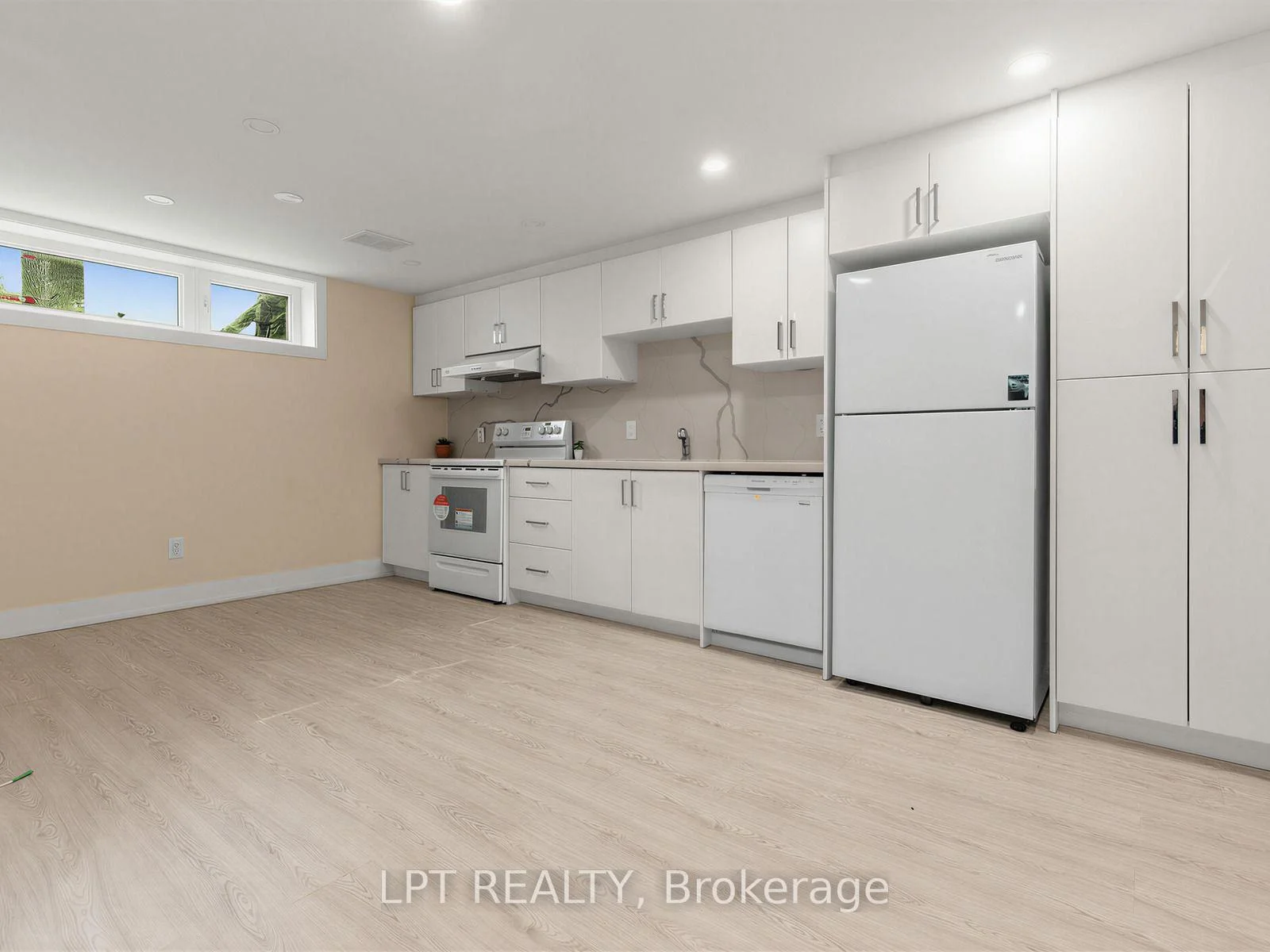 Photo 24 of 27 Kingsview Boulevard, Etobicoke, Kingsview Village-The Westway — HOMEH