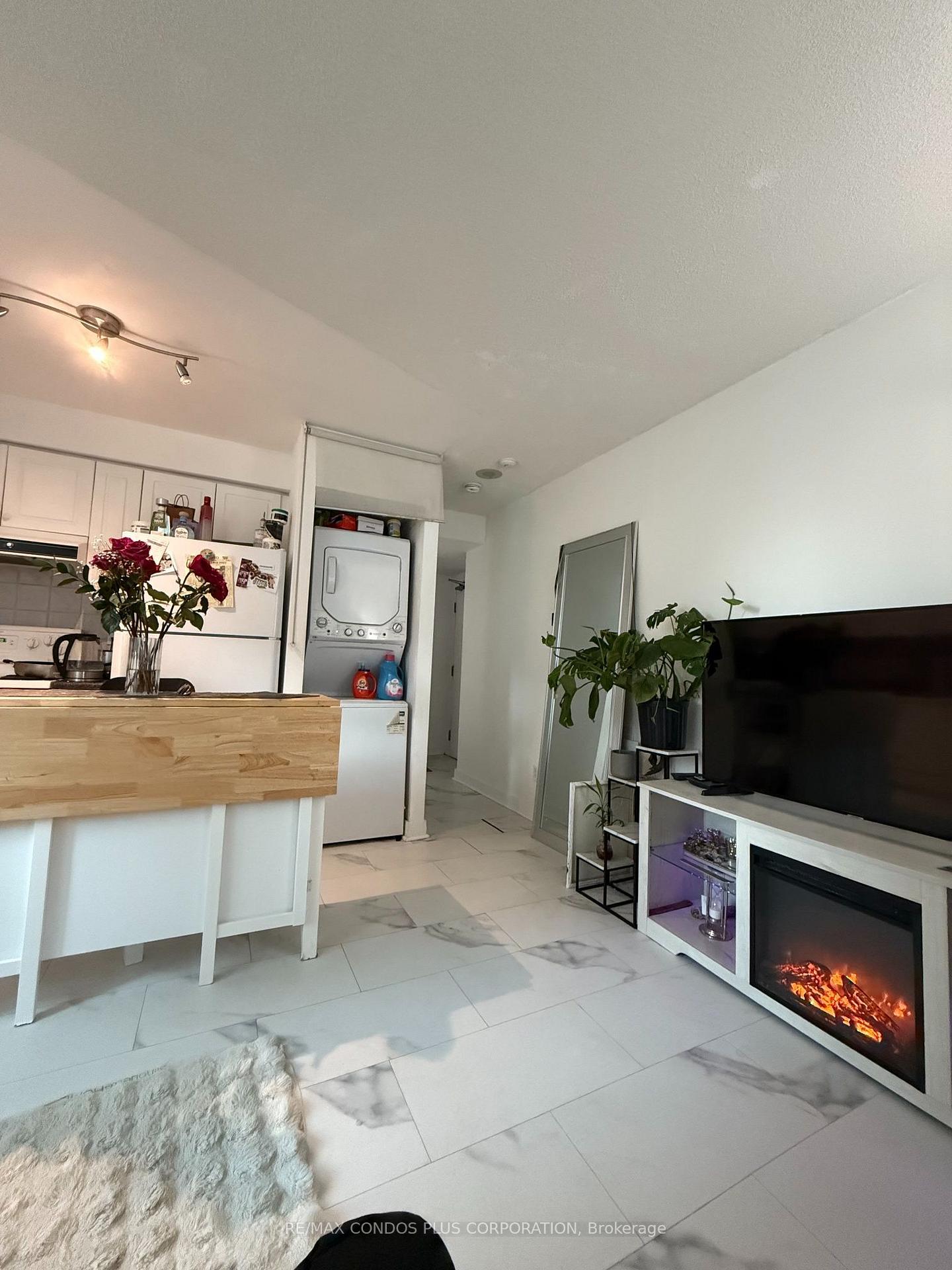 Photo 2 of Unit 222, 650 Queens Quay W, Toronto, Waterfront Communities — HOMEH