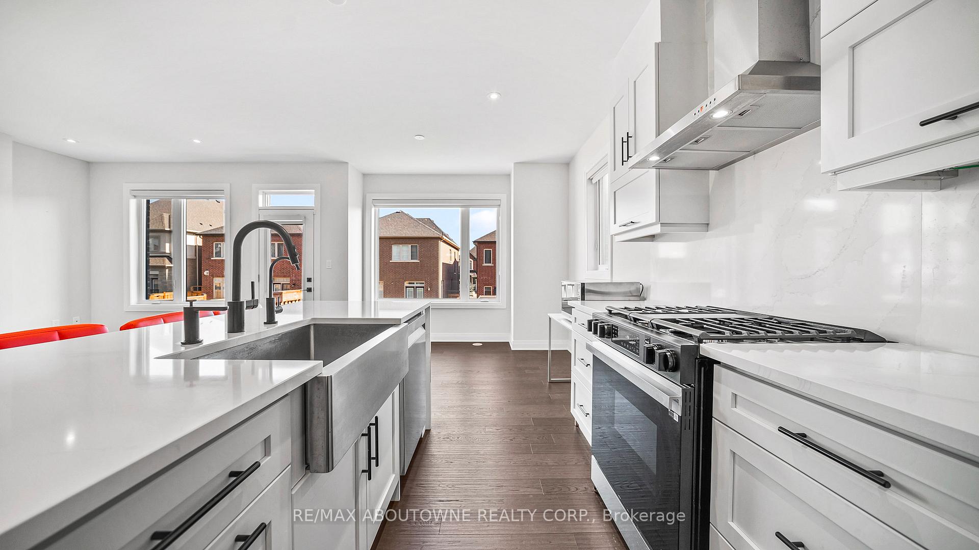 Photo 9 of 102 Settlers Road E, Oakville, Glenorchy — HOMEH
