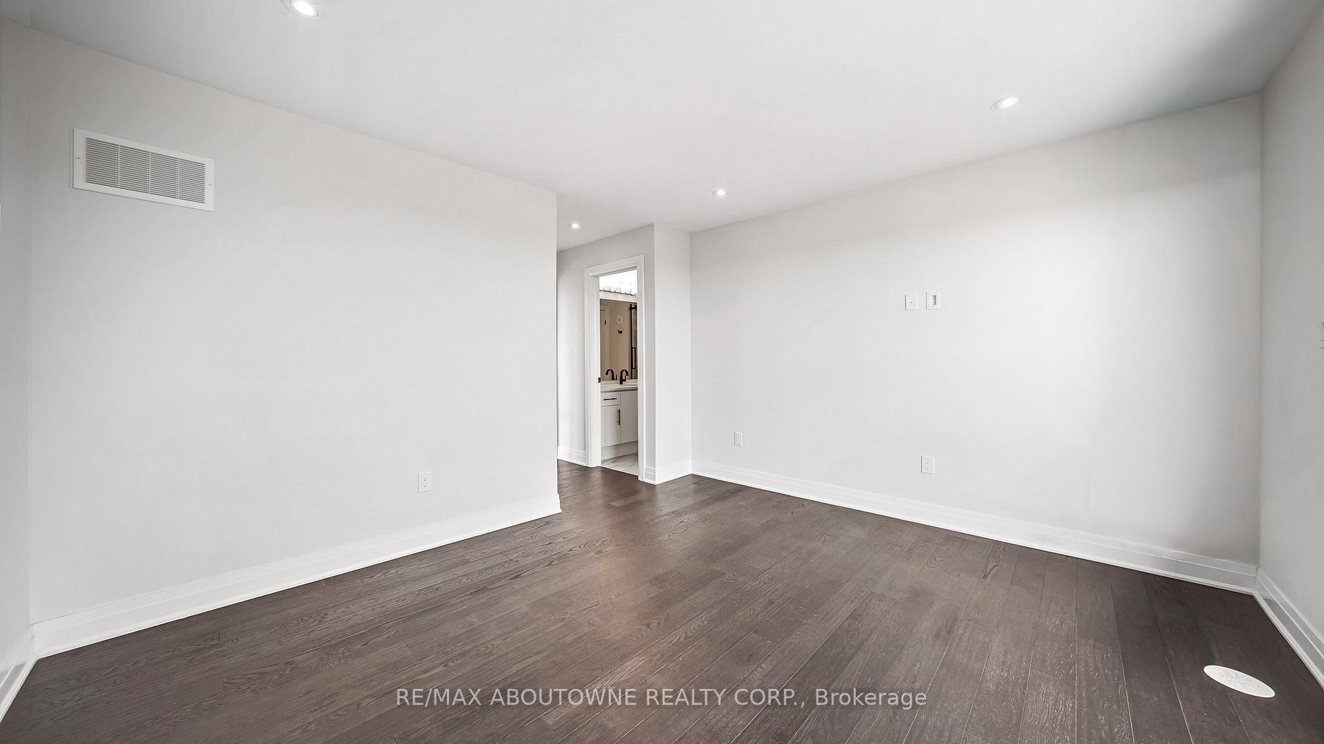 Photo 26 of 102 Settlers Road E, Oakville, Glenorchy — HOMEH
