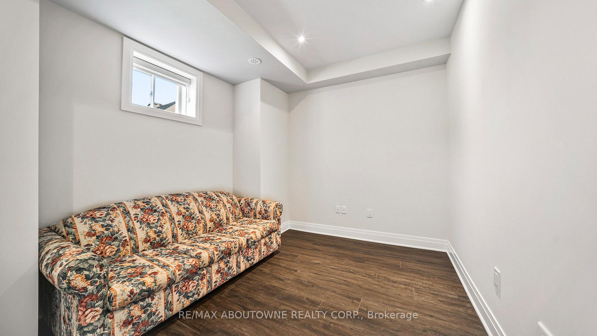 Photo 31 of 102 Settlers Road E, Oakville, Glenorchy — HOMEH