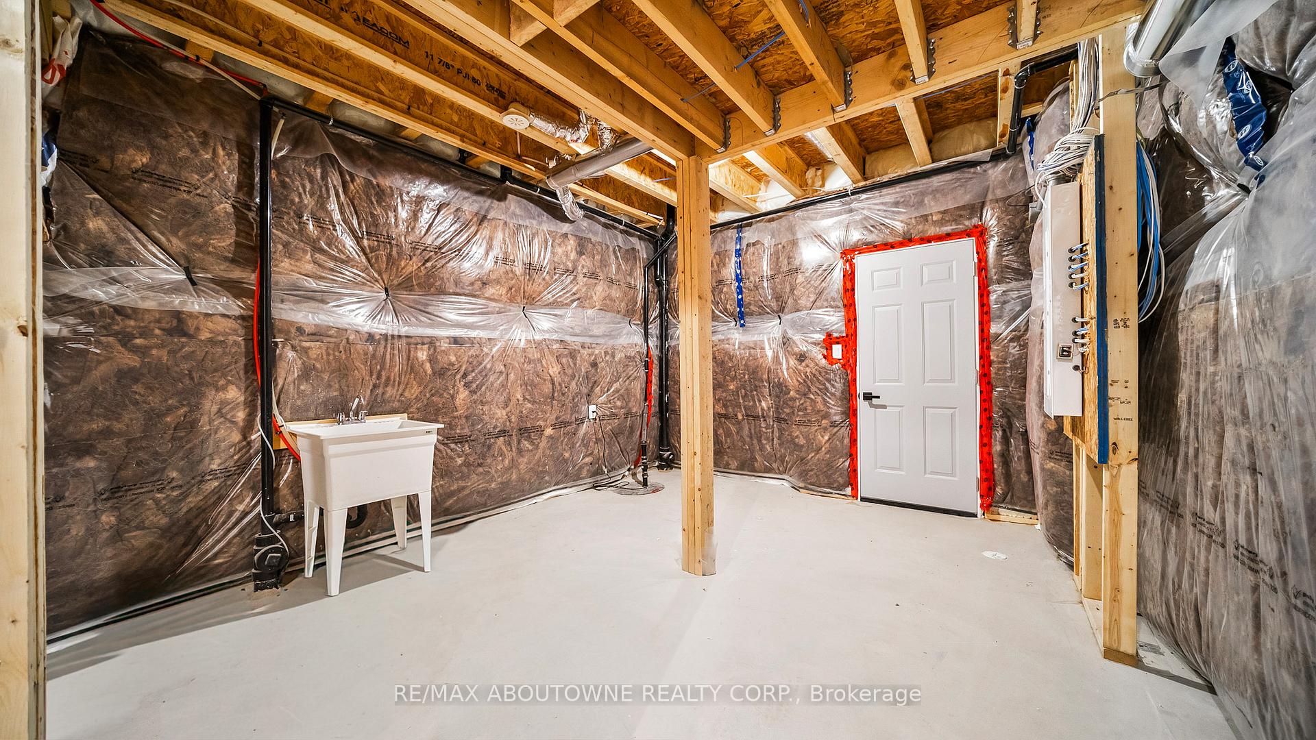 Photo 34 of 102 Settlers Road E, Oakville, Glenorchy — HOMEH
