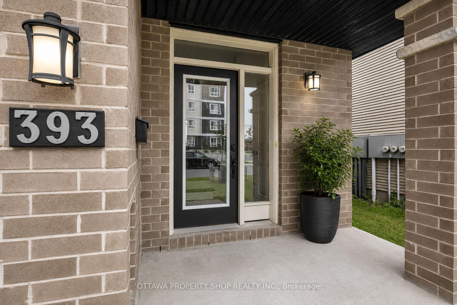 Photo 5 of 393 Livery Street, Ottawa, Kanata - Emerald Meadows/Trailwest — HOMEH