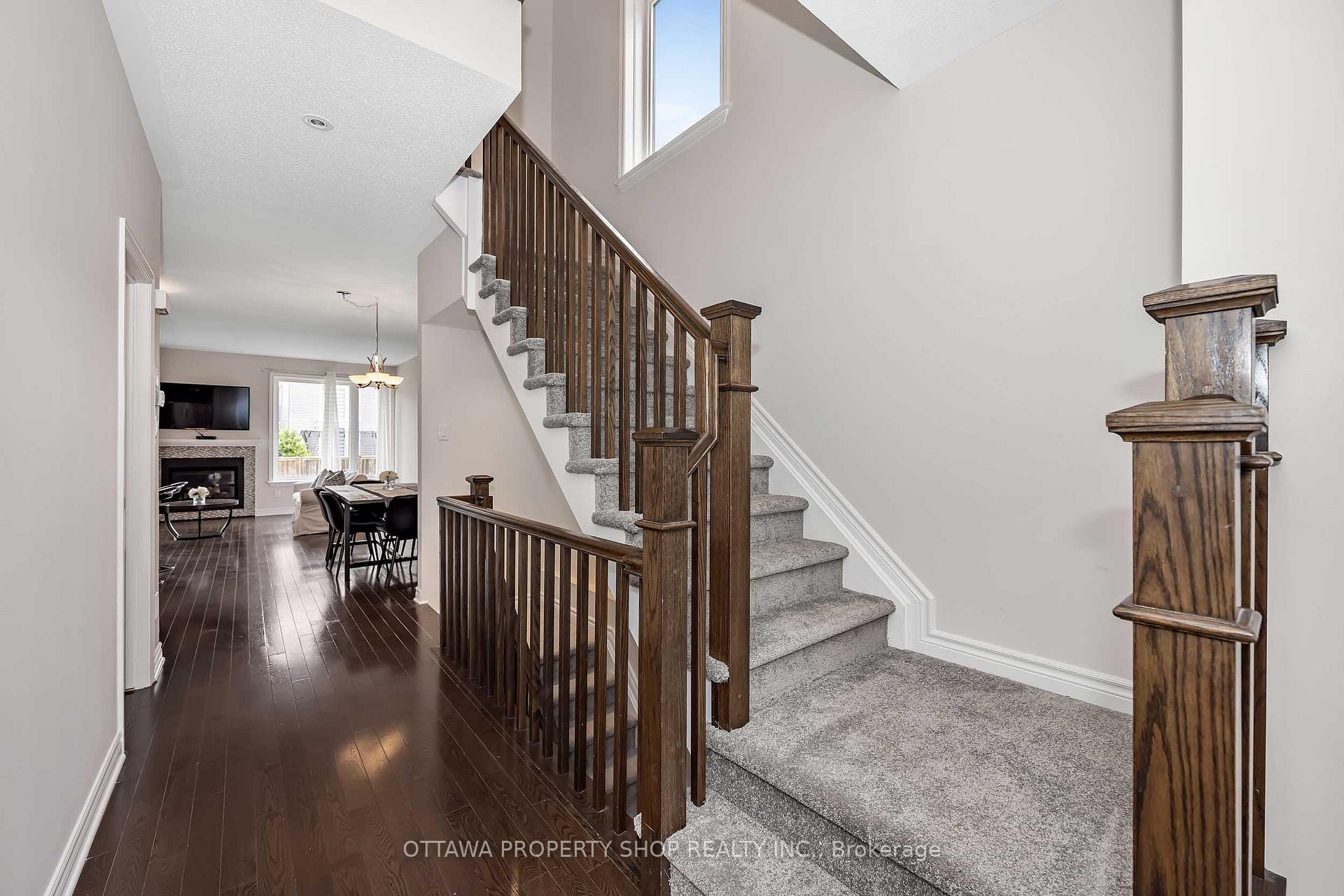 Photo 9 of 393 Livery Street, Ottawa, Kanata - Emerald Meadows/Trailwest — HOMEH