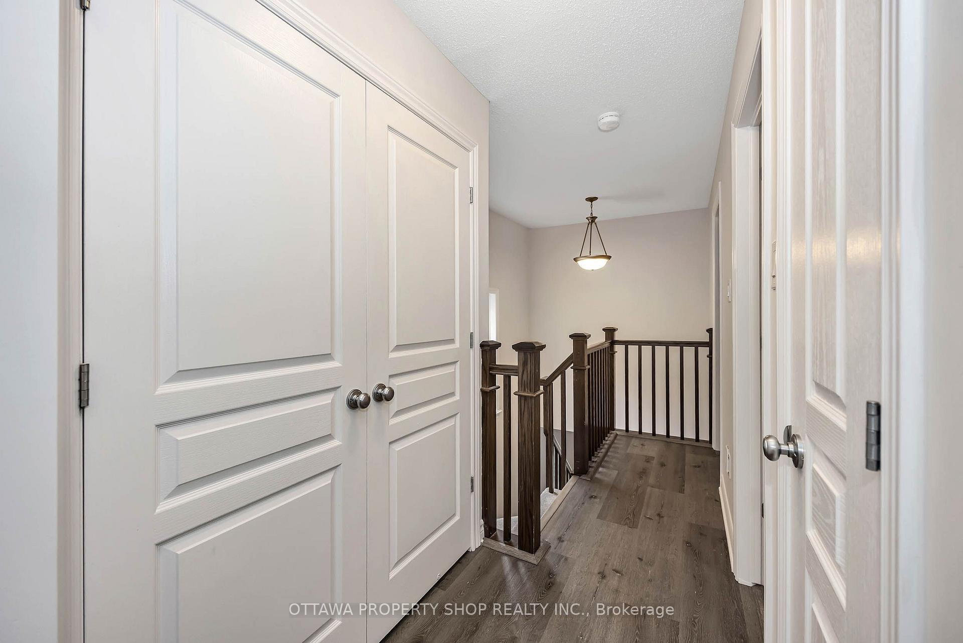 Photo 13 of 393 Livery Street, Ottawa, Kanata - Emerald Meadows/Trailwest — HOMEH