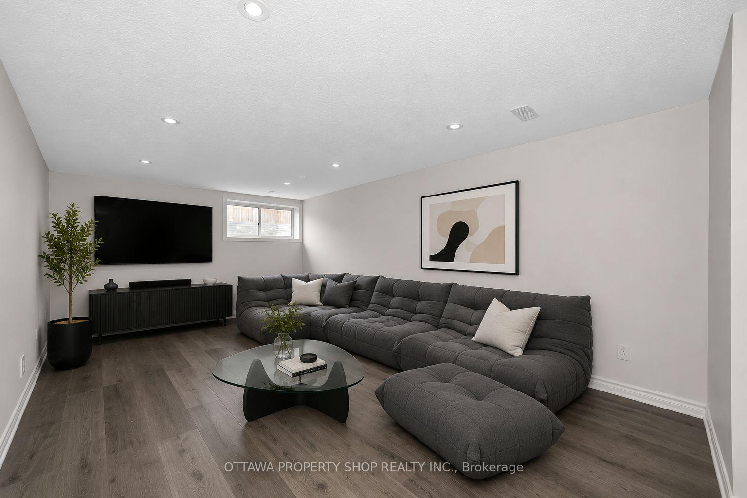 Photo 32 of 393 Livery Street, Ottawa, Kanata - Emerald Meadows/Trailwest — HOMEH