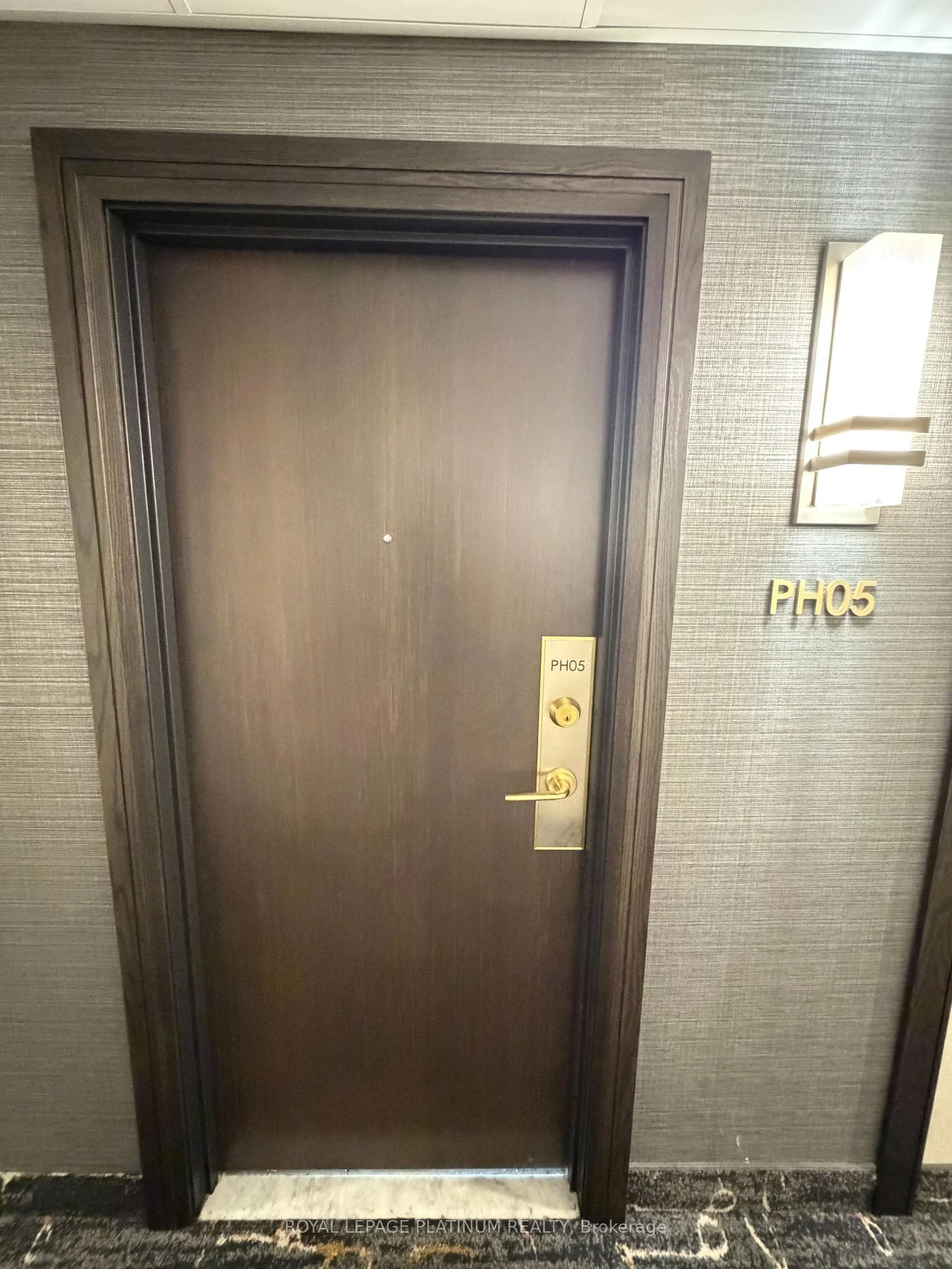 Photo 2 of Unit Ph#5, 4205 Shipp Drive, Mississauga, City Centre — HOMEH