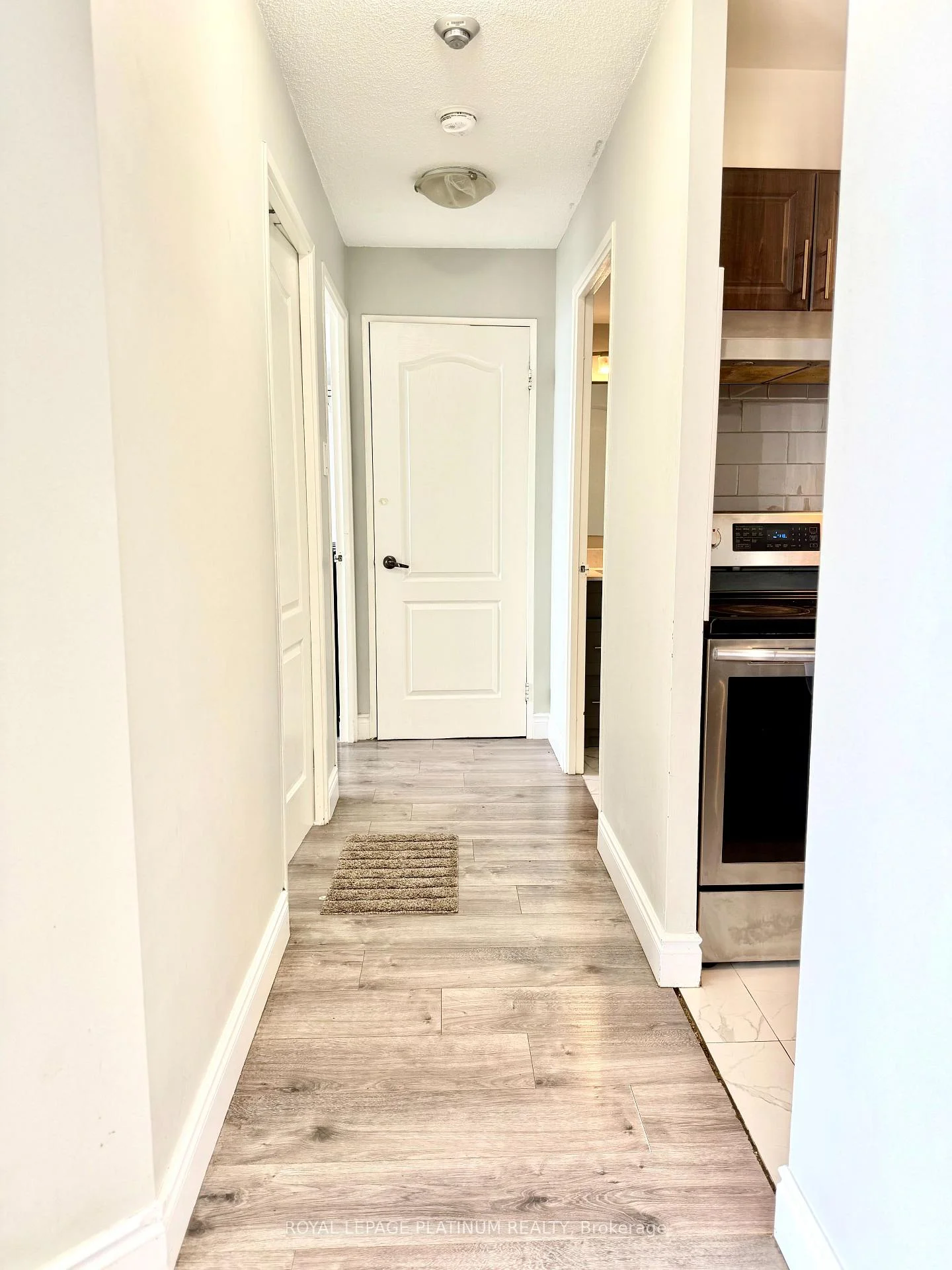 Photo 4 of Unit Ph#5, 4205 Shipp Drive, Mississauga, City Centre — HOMEH