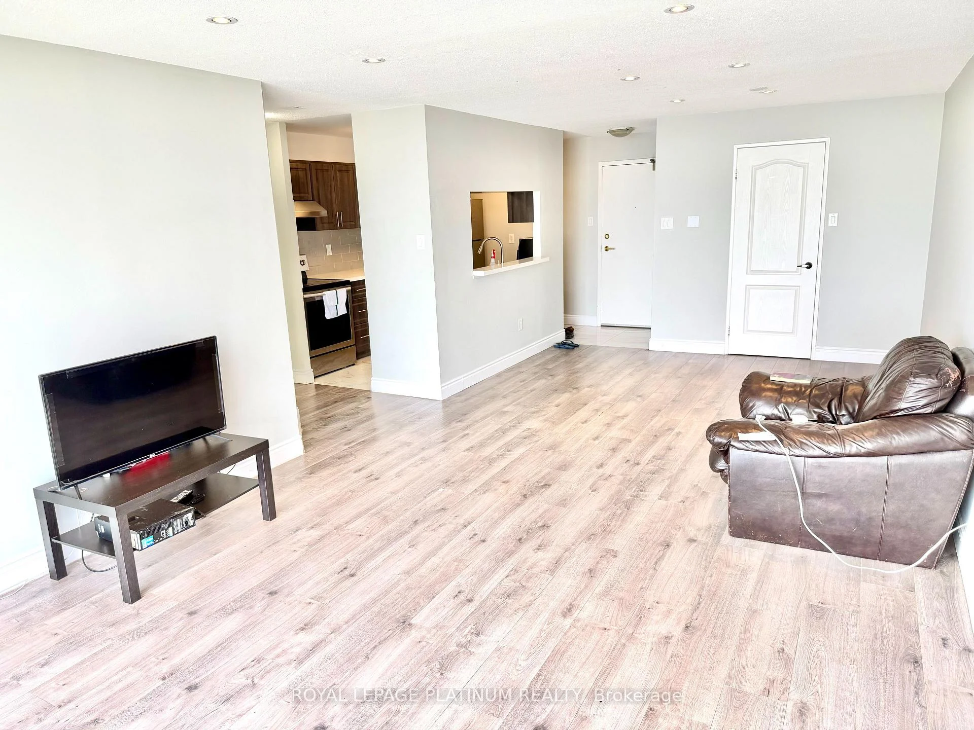 Photo 5 of Unit Ph#5, 4205 Shipp Drive, Mississauga, City Centre — HOMEH