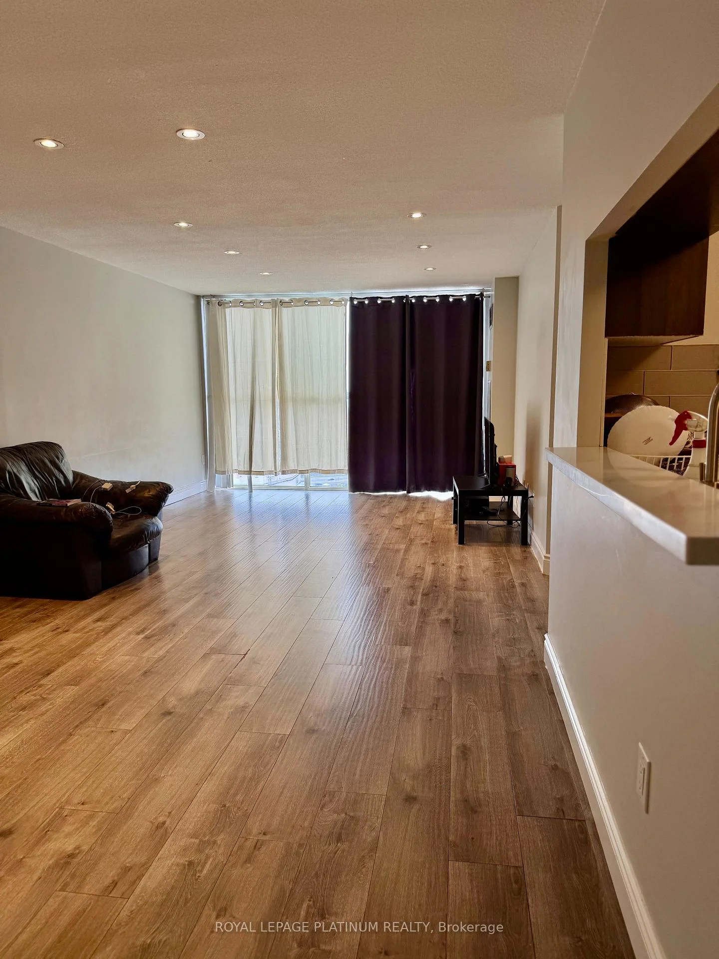 Photo 6 of Unit Ph#5, 4205 Shipp Drive, Mississauga, City Centre — HOMEH