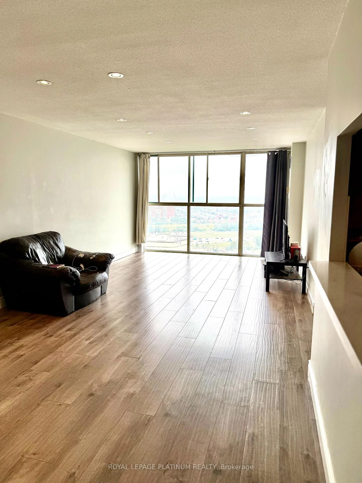 Photo 7 of Unit Ph#5, 4205 Shipp Drive, Mississauga, City Centre — HOMEH
