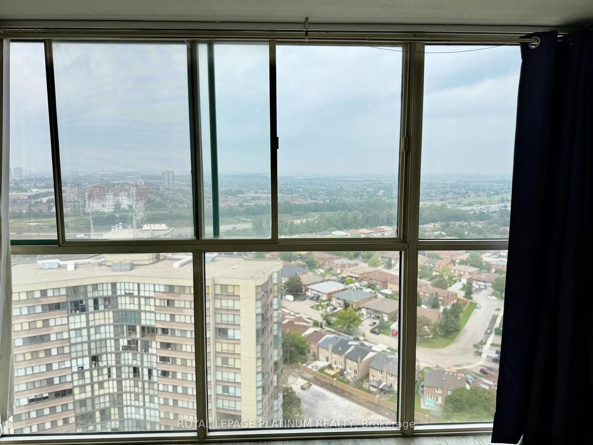 Photo 10 of Unit Ph#5, 4205 Shipp Drive, Mississauga, City Centre — HOMEH