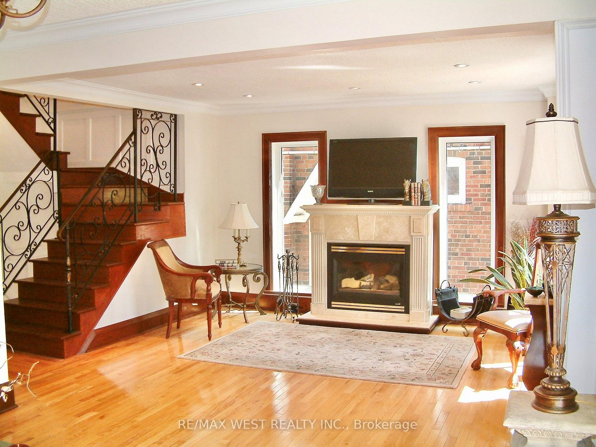 Photo 2 of 5 Wendover Road, Etobicoke, Kingsway South — HOMEH