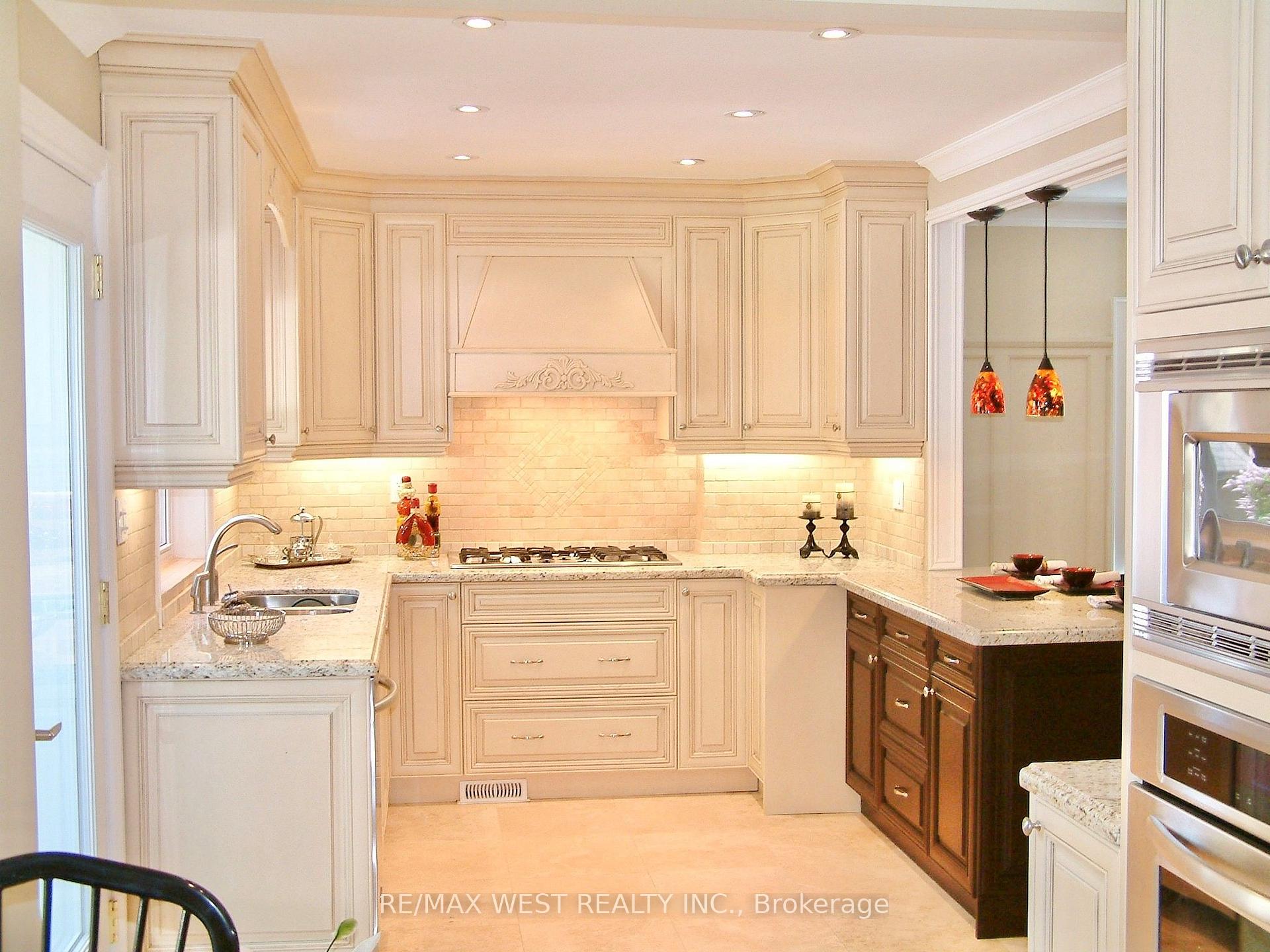 Photo 8 of 5 Wendover Road, Etobicoke, Kingsway South — HOMEH